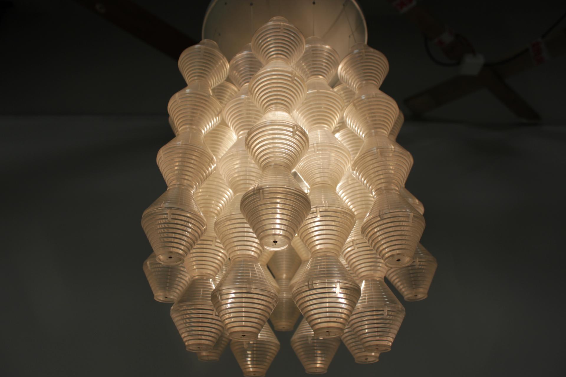Fine XX secolo Coppia di straordinari pendenti / lampadari Napako, anni '70 in vendita