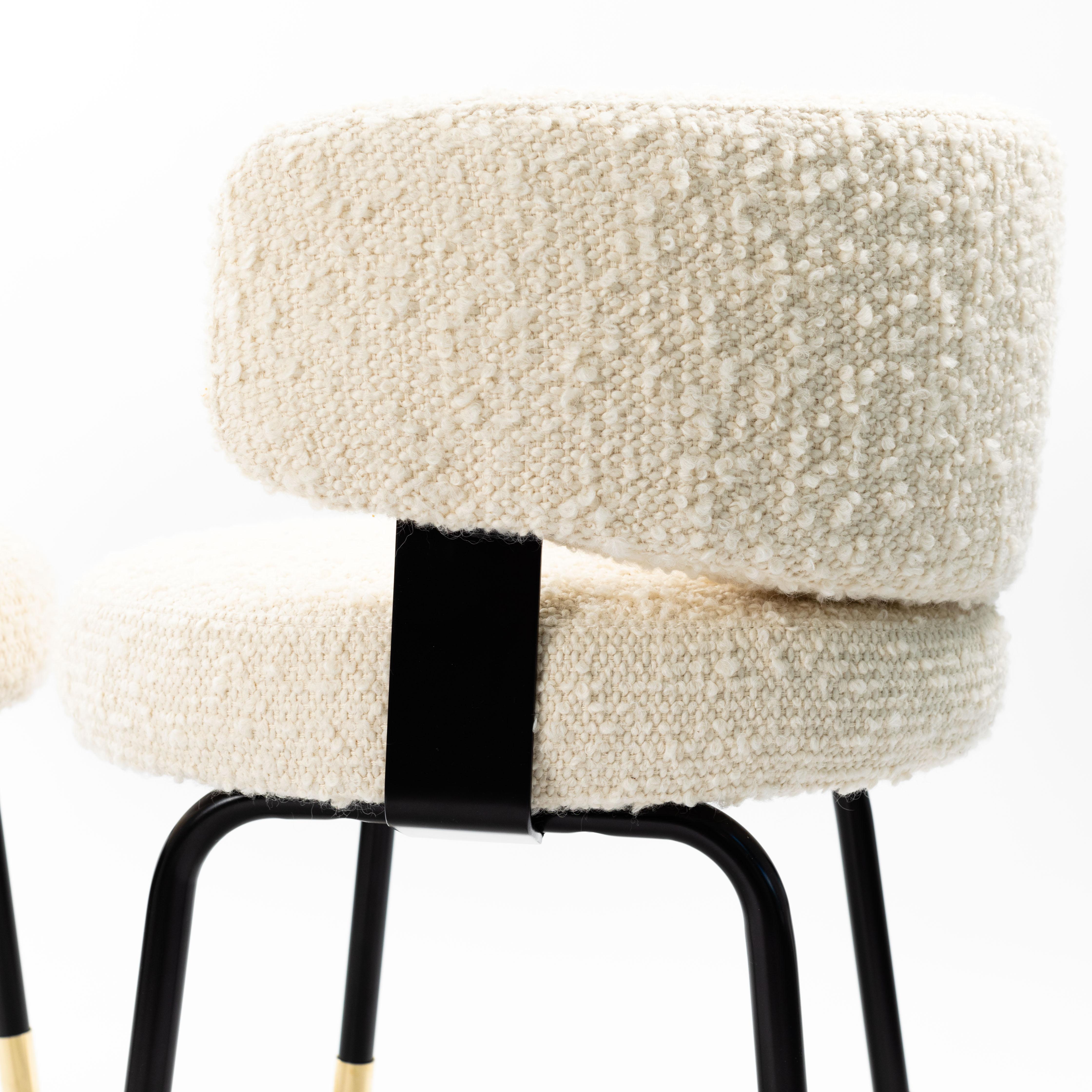 Paire de fauteuils extravagants avec tissu bouclé par Gianni Moscatelli Italie 1968 en vente 3