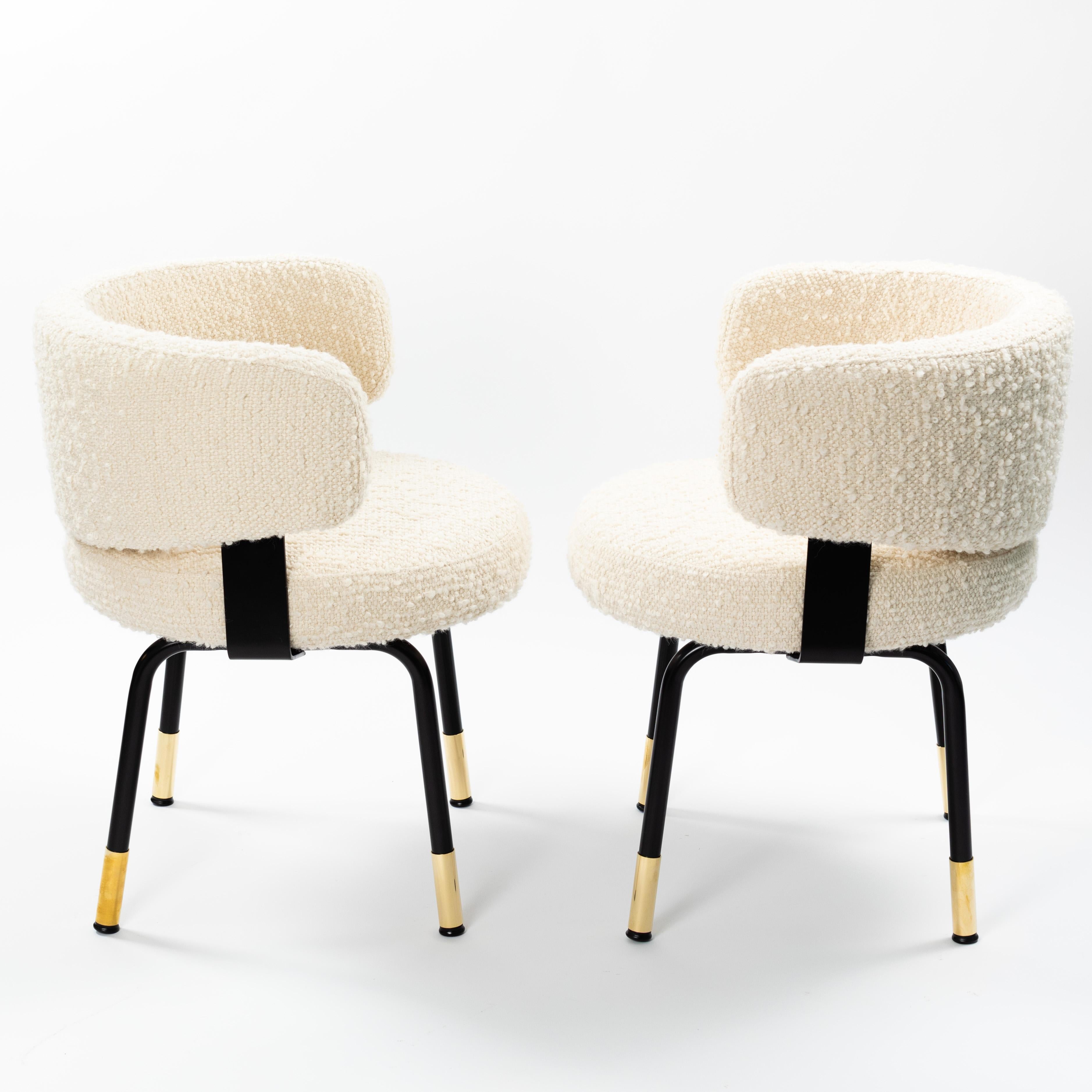 Laqué Paire de fauteuils extravagants avec tissu bouclé par Gianni Moscatelli Italie 1968 en vente