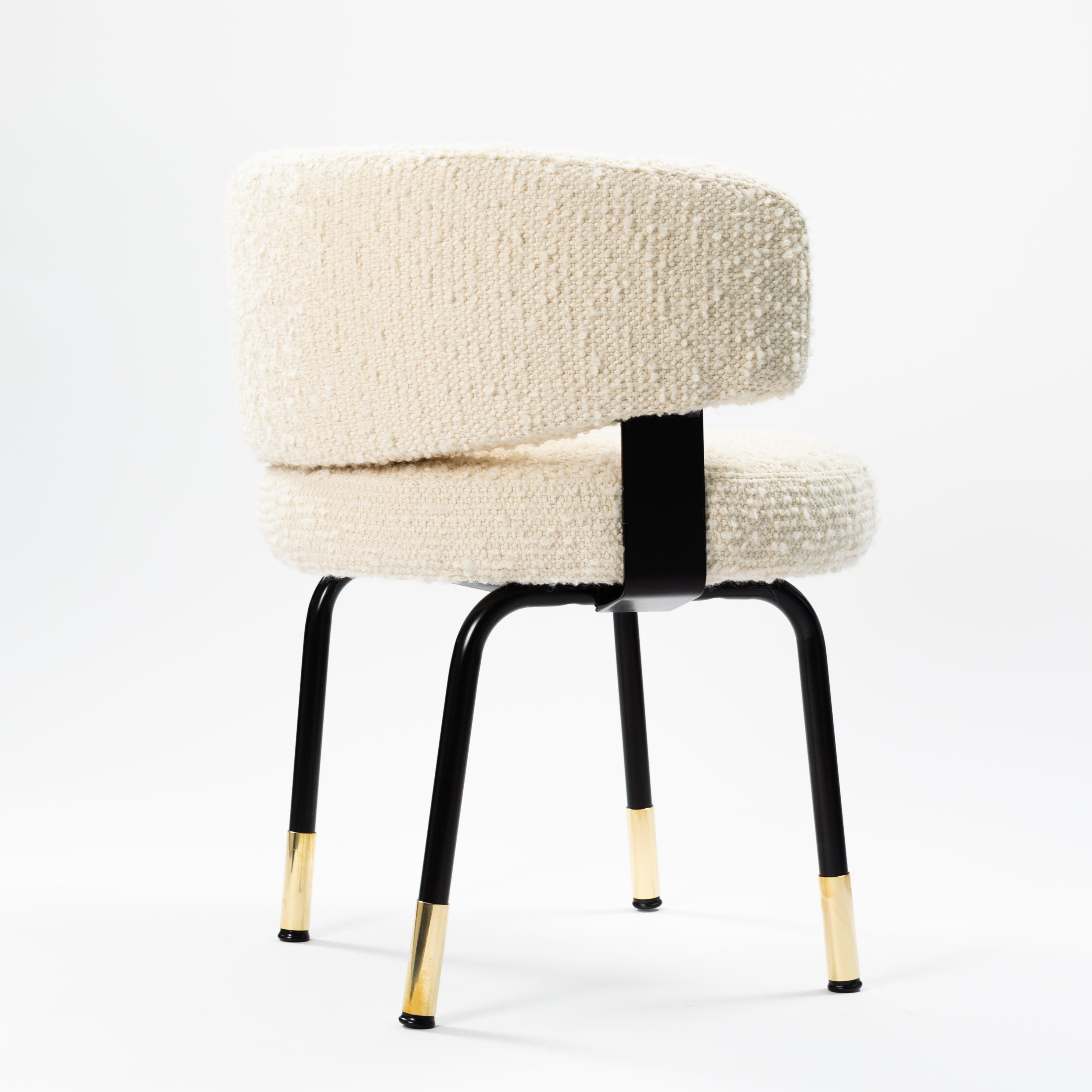 Milieu du XXe siècle Paire de fauteuils extravagants avec tissu bouclé par Gianni Moscatelli Italie 1968 en vente