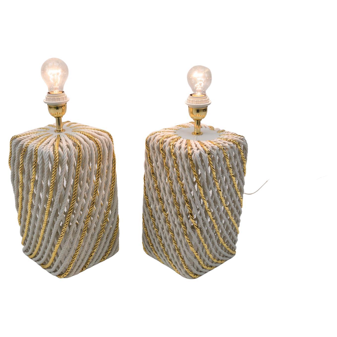 Coppia di stravaganti lampade da tavolo in ceramica a treccia, Italia anni '80