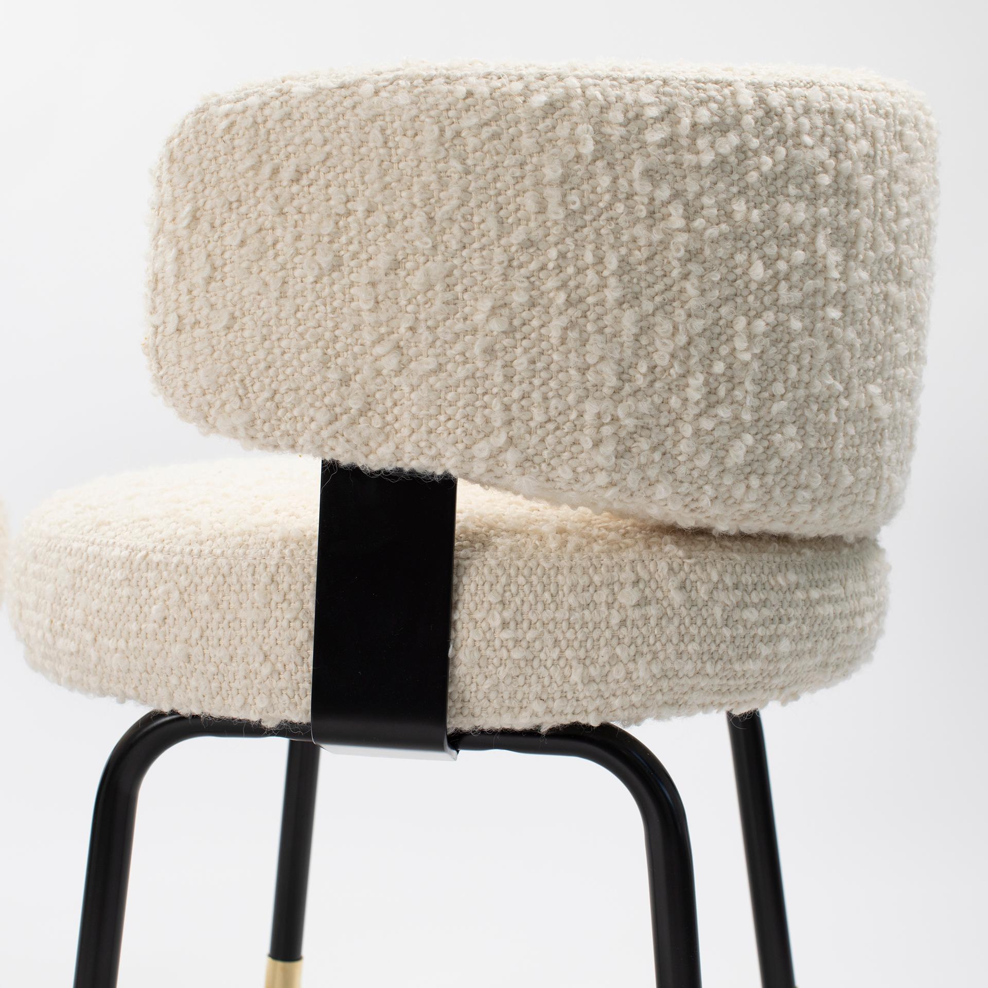 Laqué Paire d'extravagants fauteuils Formanova recouverts de tissu bouclé Italie 1970 en vente