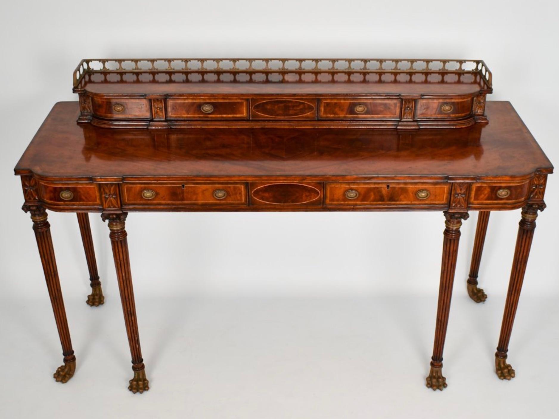 Pair of Extremely fine Regency Mahogany Serving Tables In Good Condition For Sale In Lincoln, GB