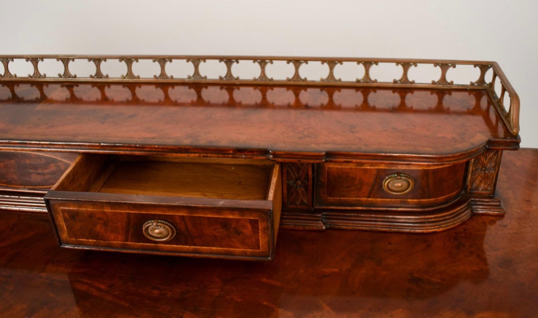 Pair of Extremely fine Regency Mahogany Serving Tables For Sale 1