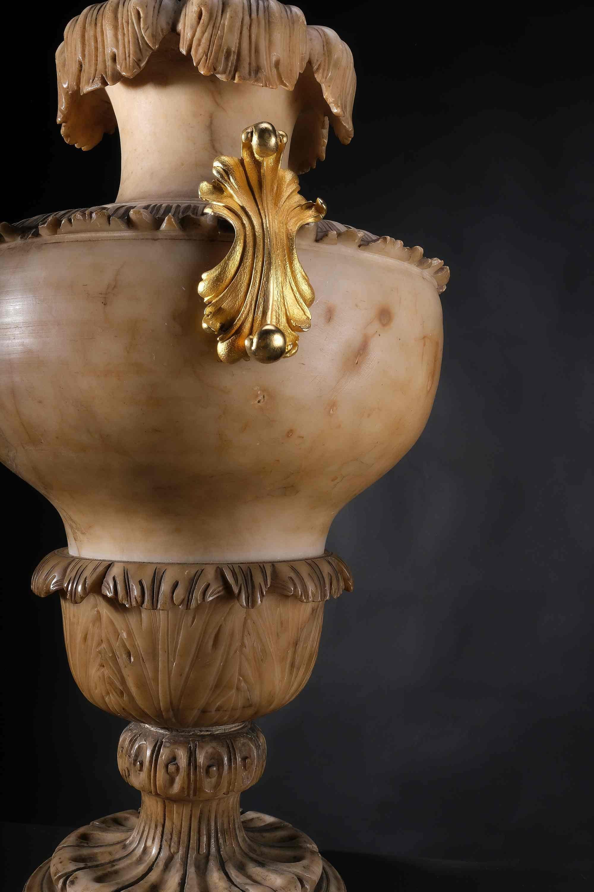 Pair of extremely rare Alabaster vases, Italy, 1st half of 18th century  For Sale 5
