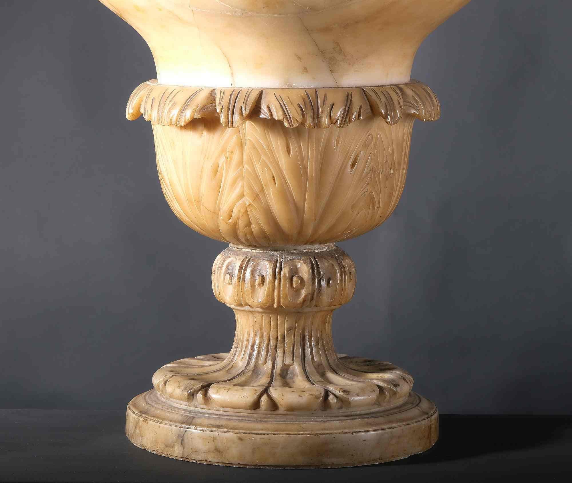 Pair of extremely rare Alabaster vases, Italy, 1st half of 18th century  In Fair Condition For Sale In Walkertshofen, BY