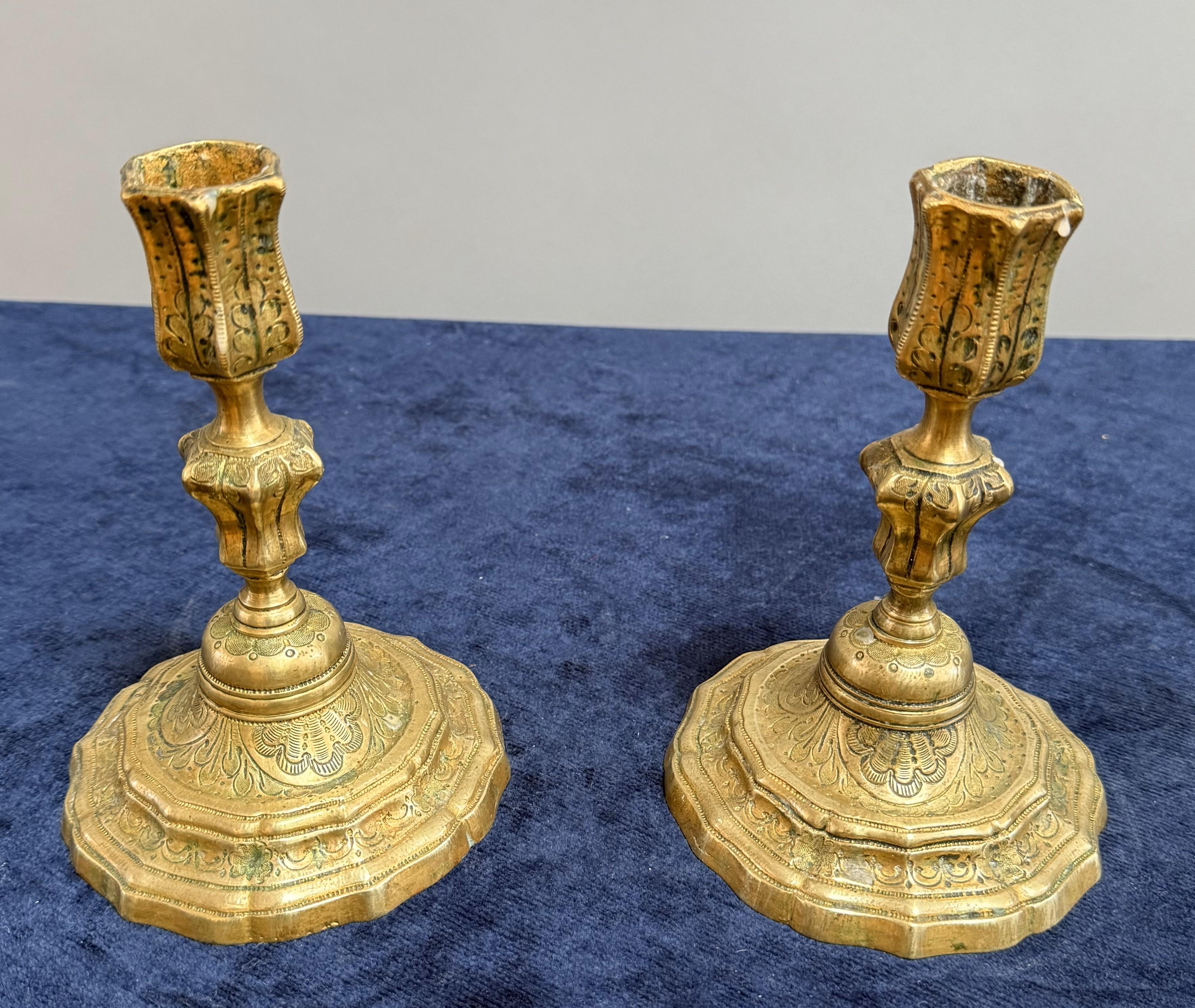 Pair of Extremely Rare Early 18th Century Regence Period Candlesticks In Good Condition For Sale In Middleburg, VA