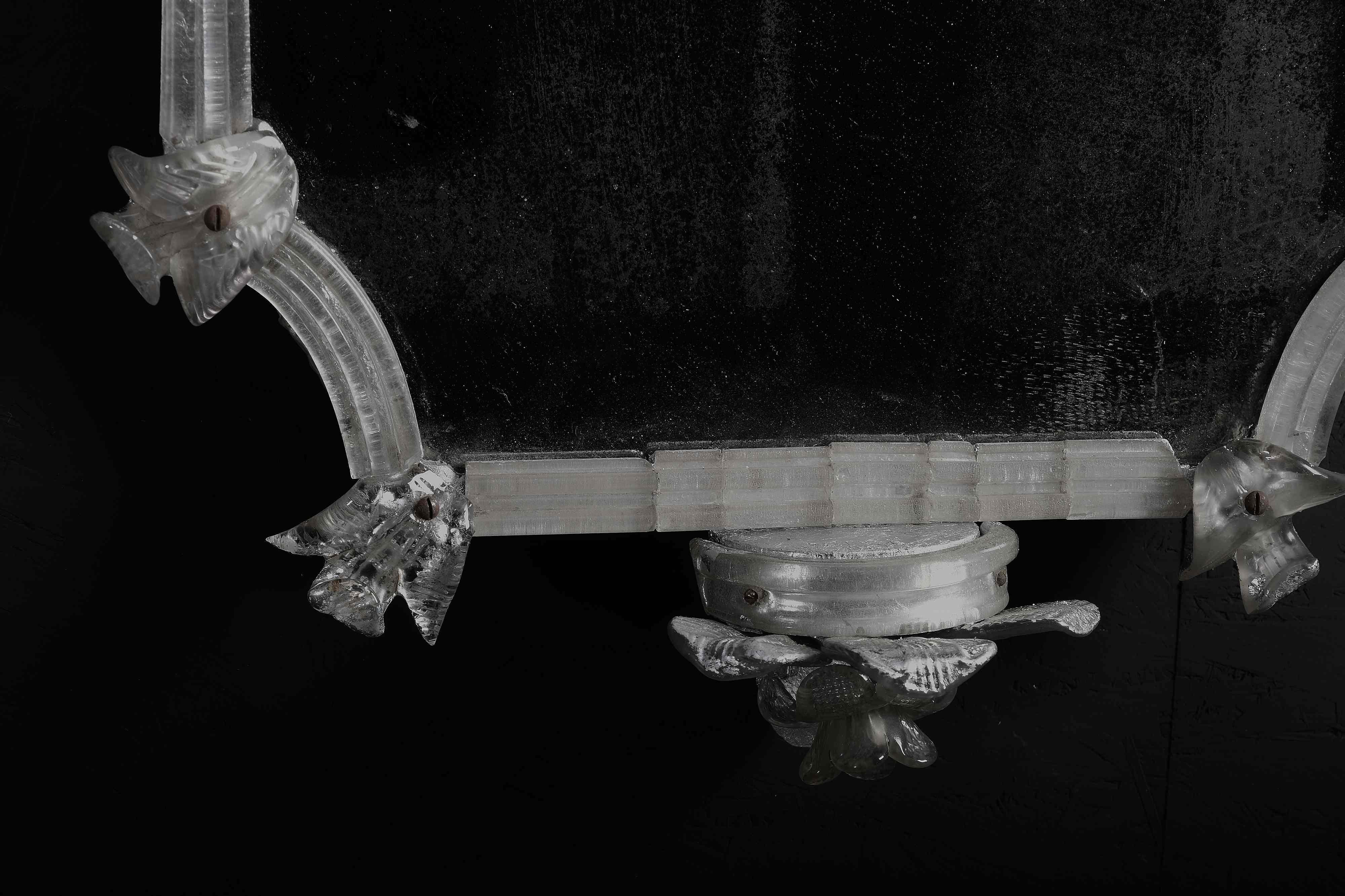 Paire de miroirs de Murano extrêmement rares avec des fleurs, Murano circa 1730 en vente 8