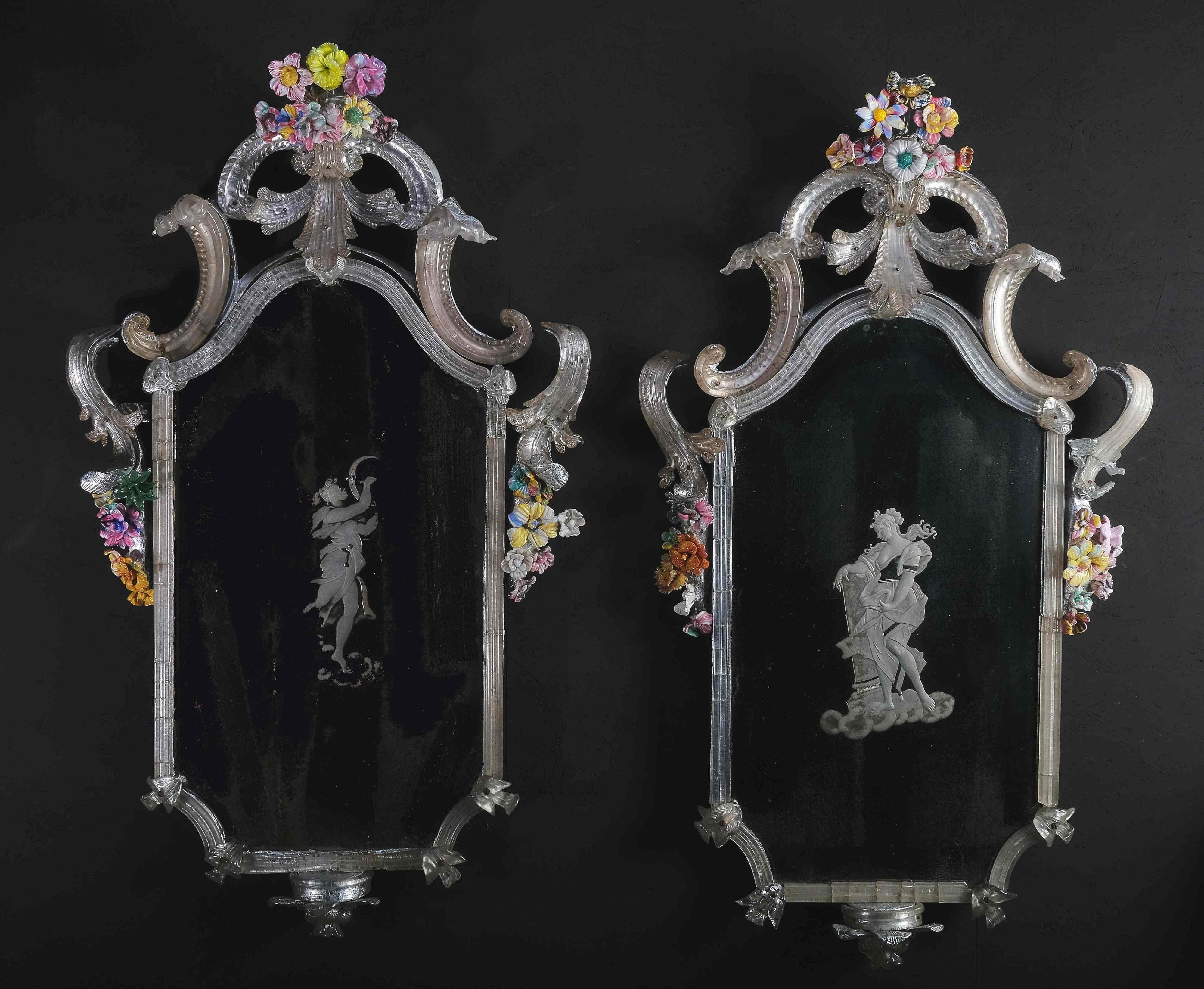 Louis XIV Paire de miroirs de Murano extrêmement rares avec des fleurs, Murano circa 1730 en vente