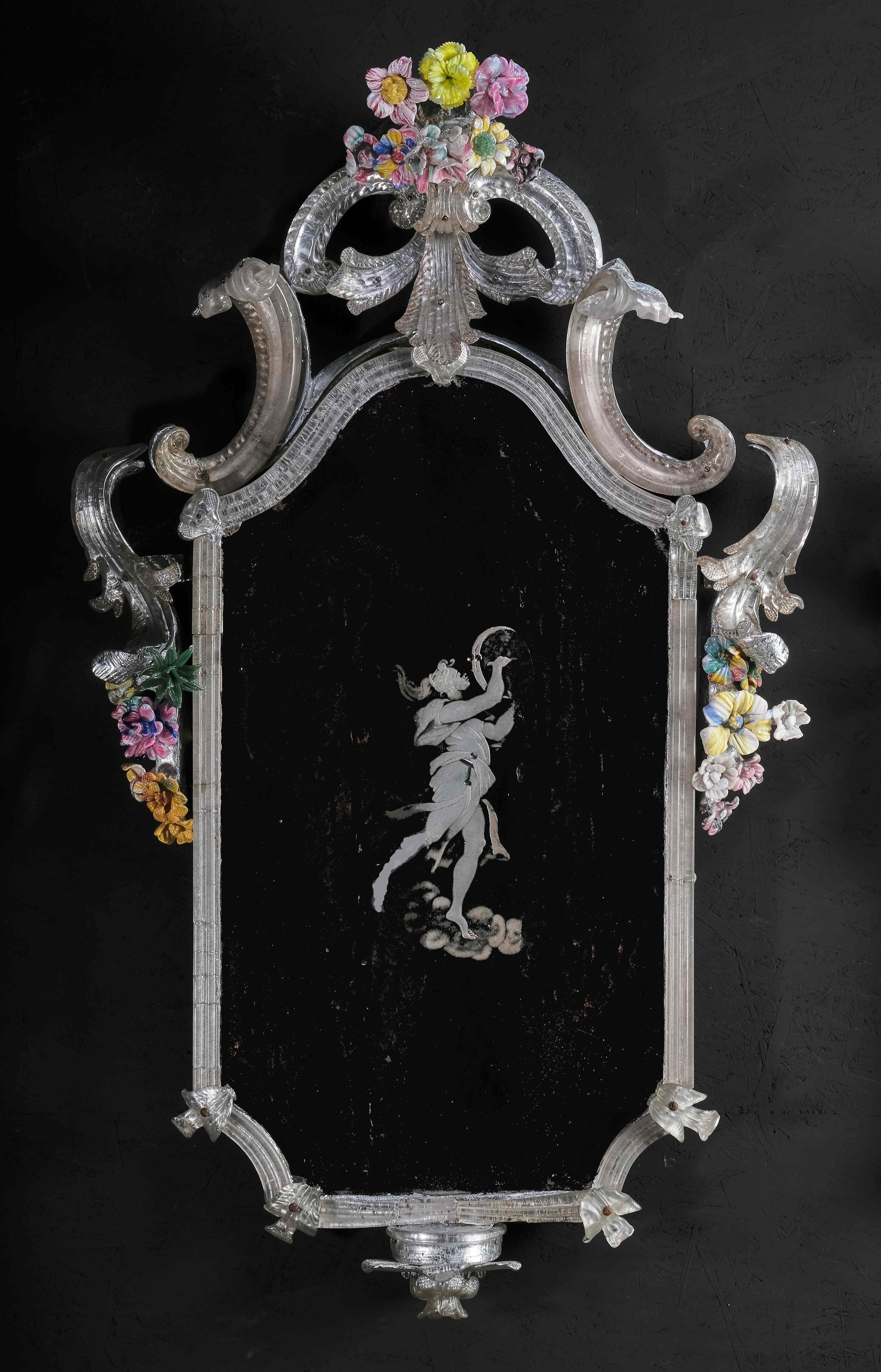 italien Paire de miroirs de Murano extrêmement rares avec des fleurs, Murano circa 1730 en vente