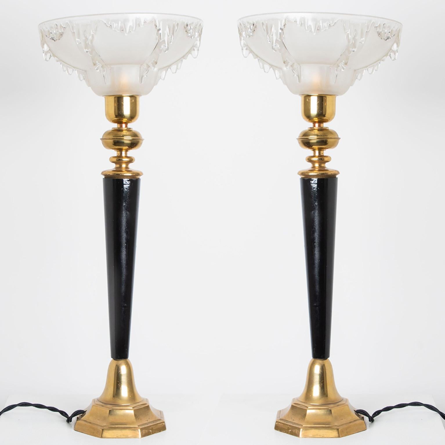 Two very elegant table lamps, manufatured by the french master glass manufacturer Ezan. Made around 1930 in Europe, France.
It's a beautiful brass and wood edition.

The french opalescent glass 