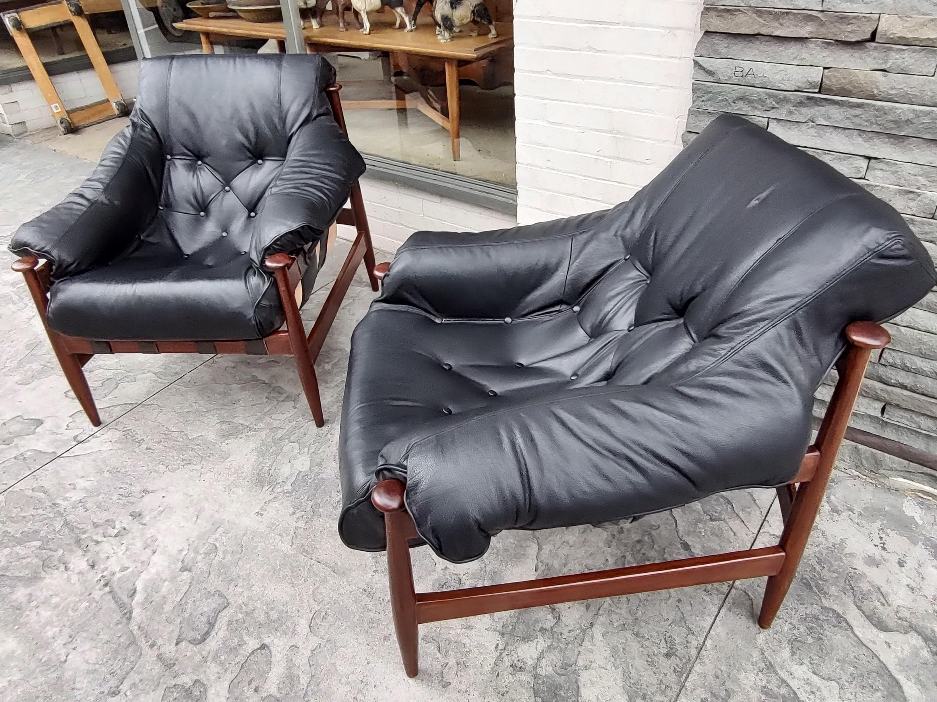 Pair of Mid Century Modern Sculptural Mahogany & Leather Lounge Chairs 3