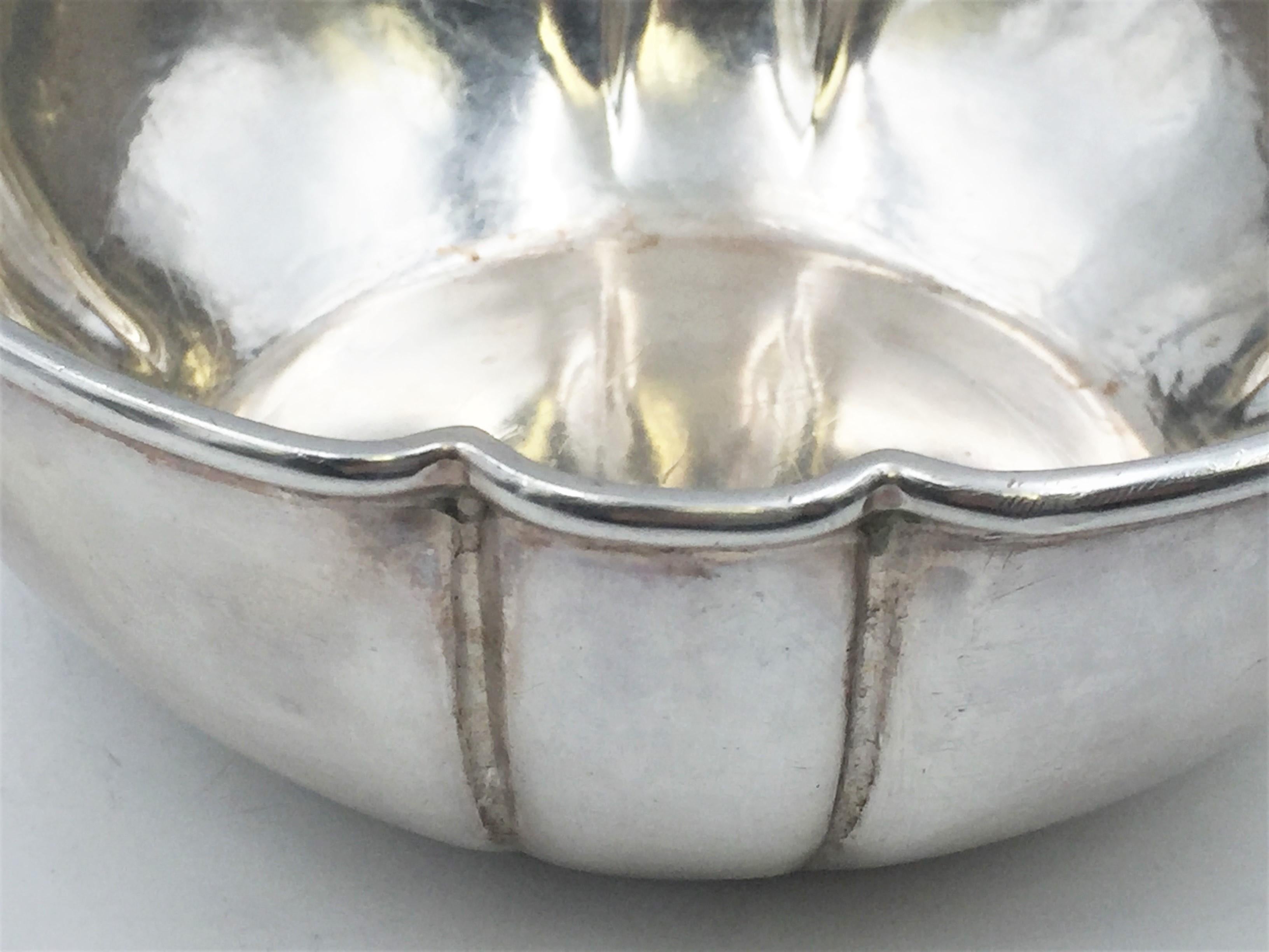 Arts and Crafts Pair of F. Novick Handwrought Sterling Silver Bowls in Arts & Crafts Style
