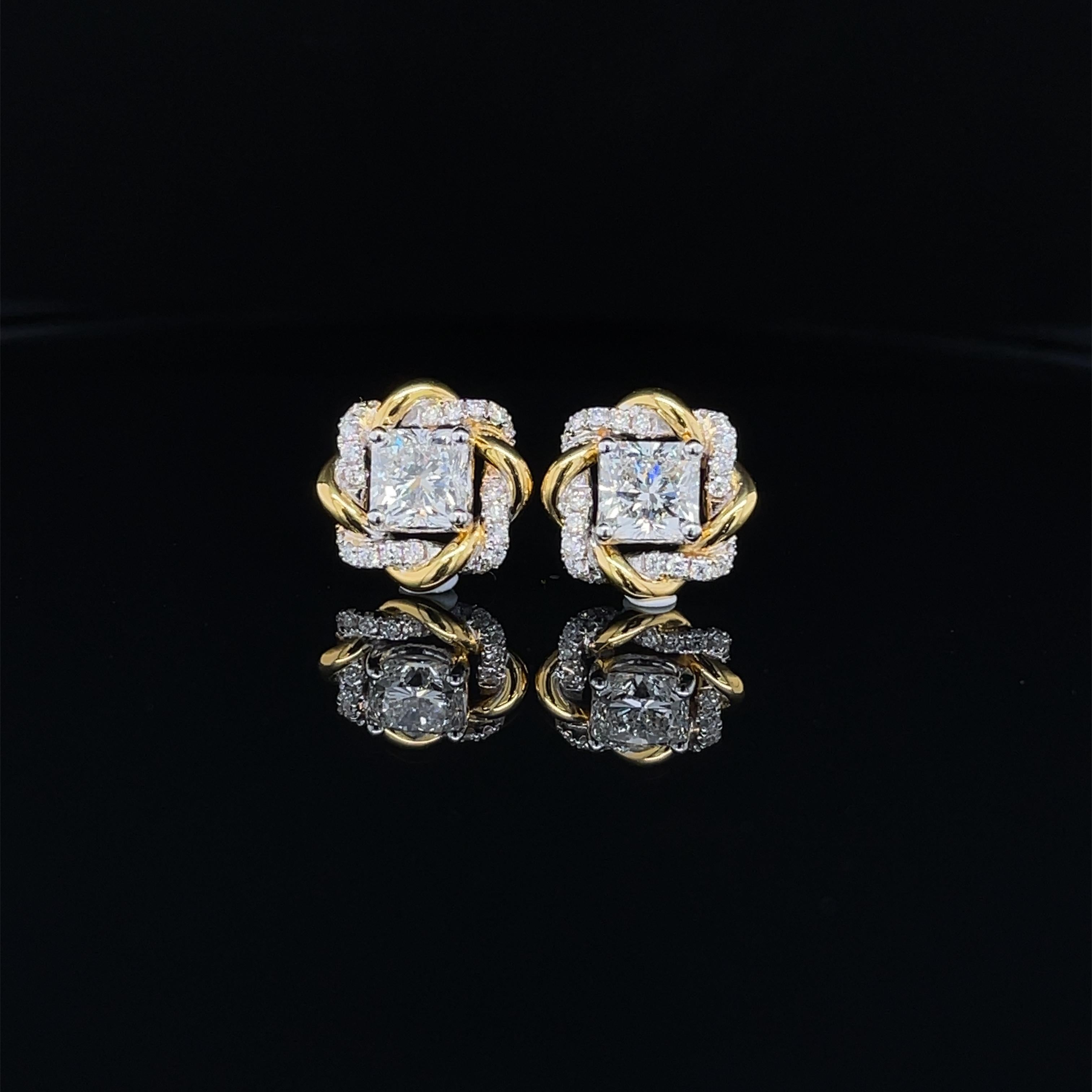 Paar F VVS1/VS1 Quadratische strahlende Diamanten 2,02 Karat in 18K Gold GIA zertifiziert Damen im Angebot