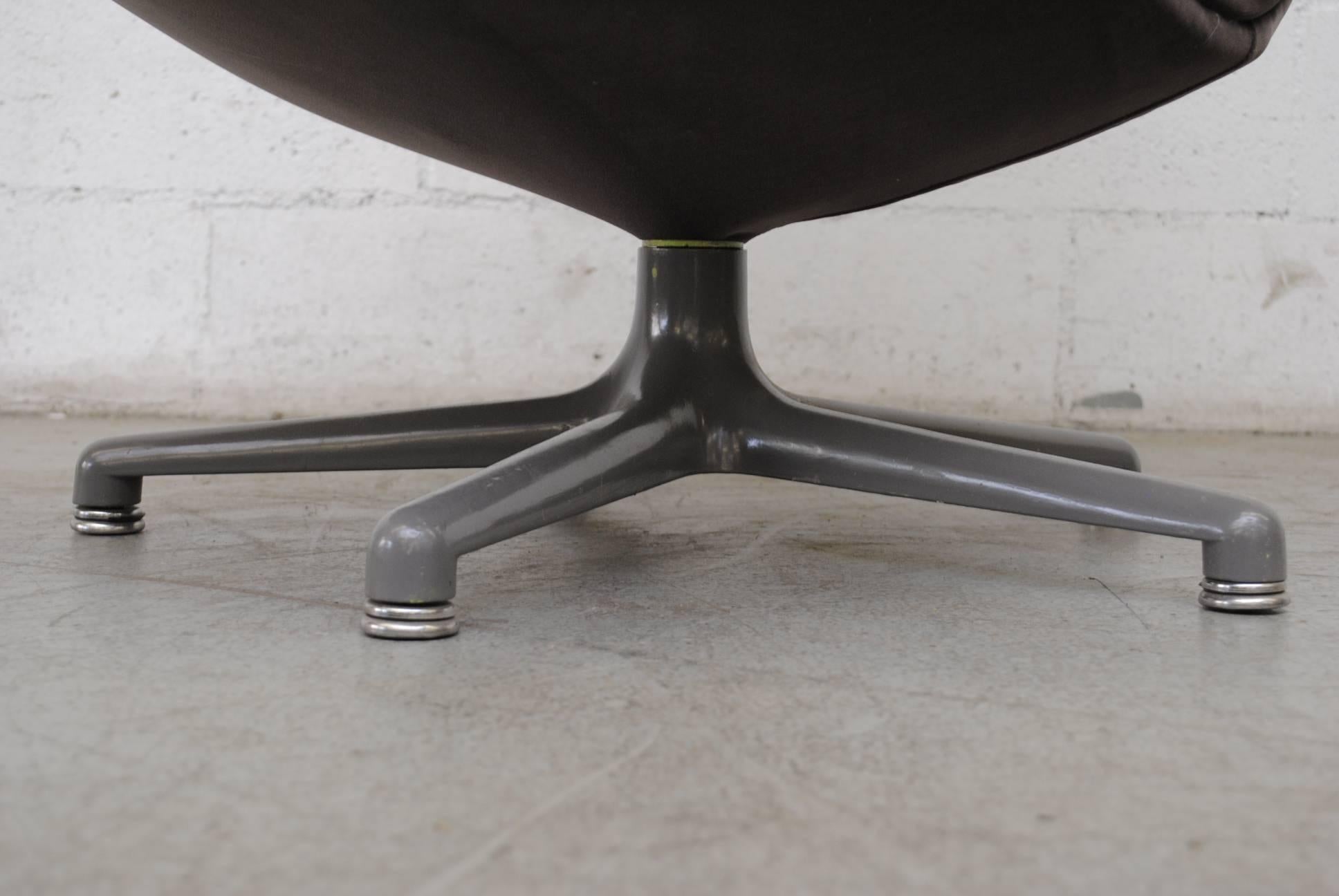 Metal Pair of F154 Geoffrey Harcourt Swivel Lounge Chair