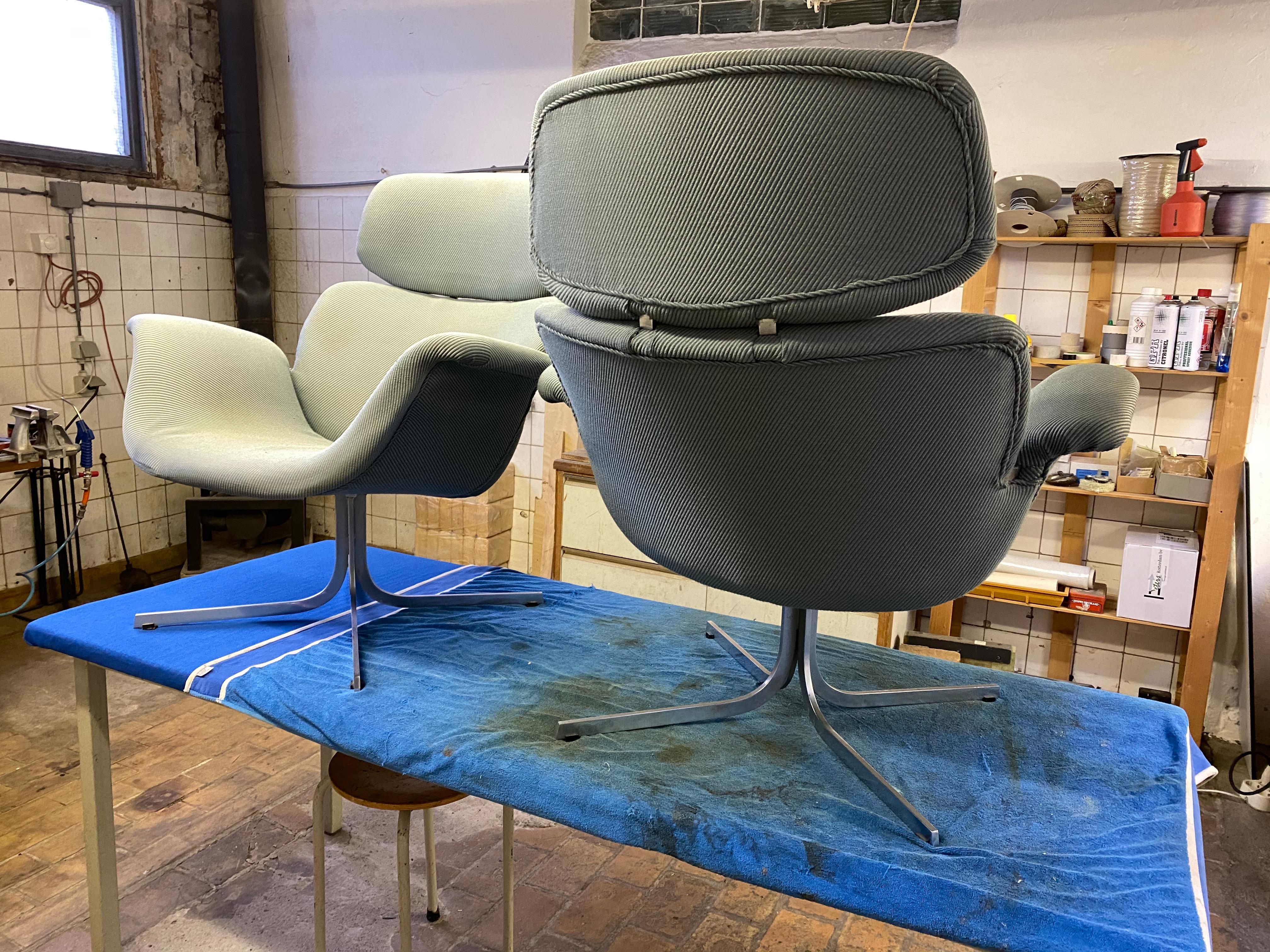  Paire de chaises longues F551 « Big Tulip » de Pierre Paulin Artifort, nouvelle tapisserie en vente 7