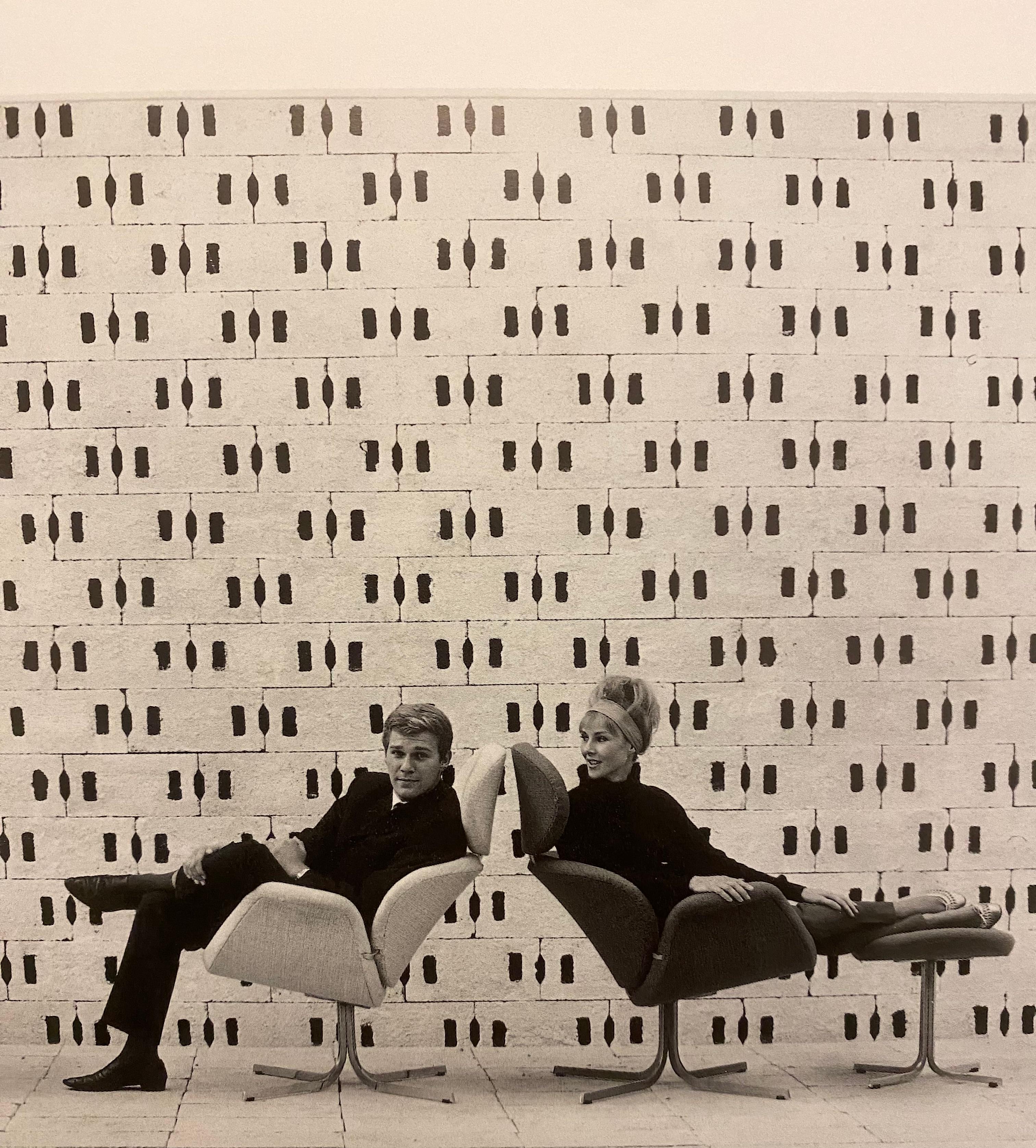 Milieu du XXe siècle  Paire de chaises longues F551 « Big Tulip » de Pierre Paulin Artifort, nouvelle tapisserie en vente