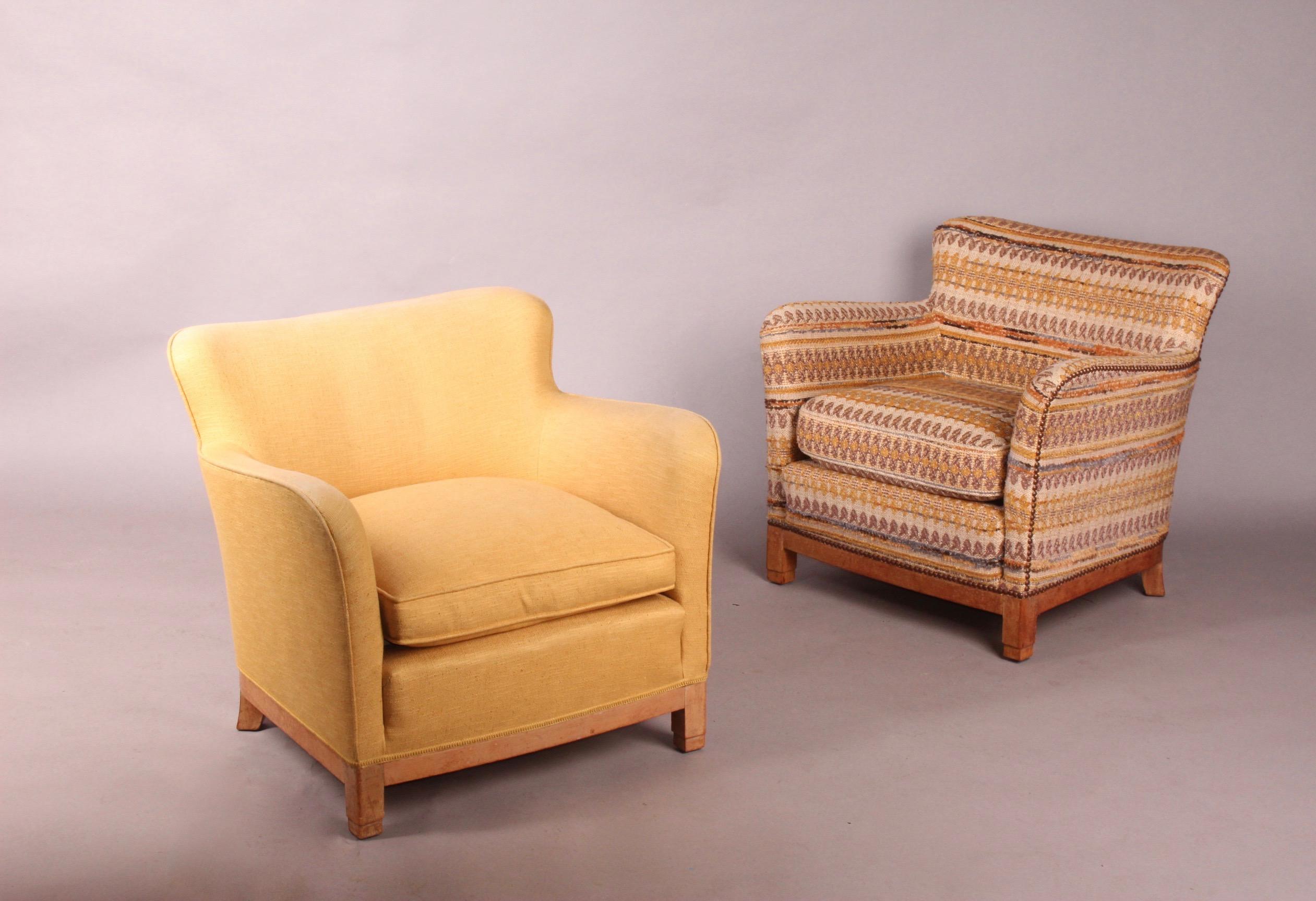 Pair of Fabric Armchairs In Fair Condition In grand Lancy, CH