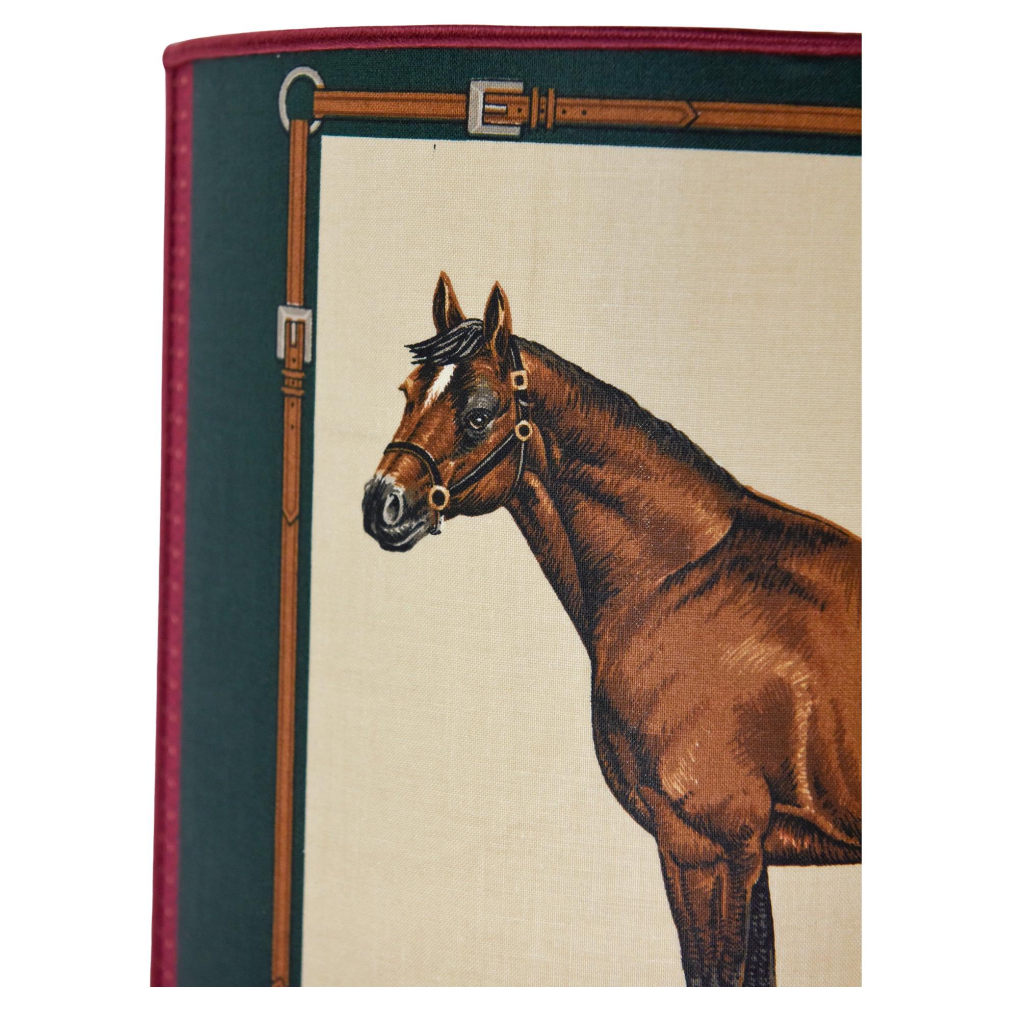 Paire d'éventails en tissu avec cheval pour lampes en vente 2