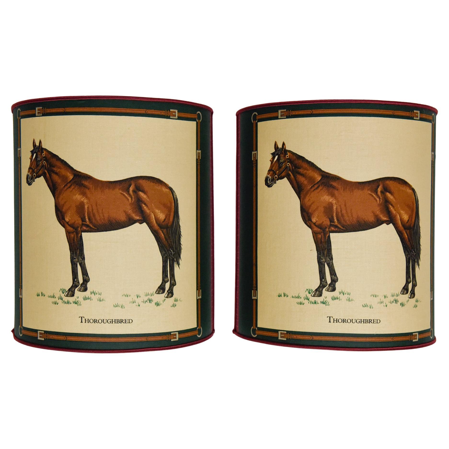 Paire d'éventails en tissu avec cheval pour lampes en vente