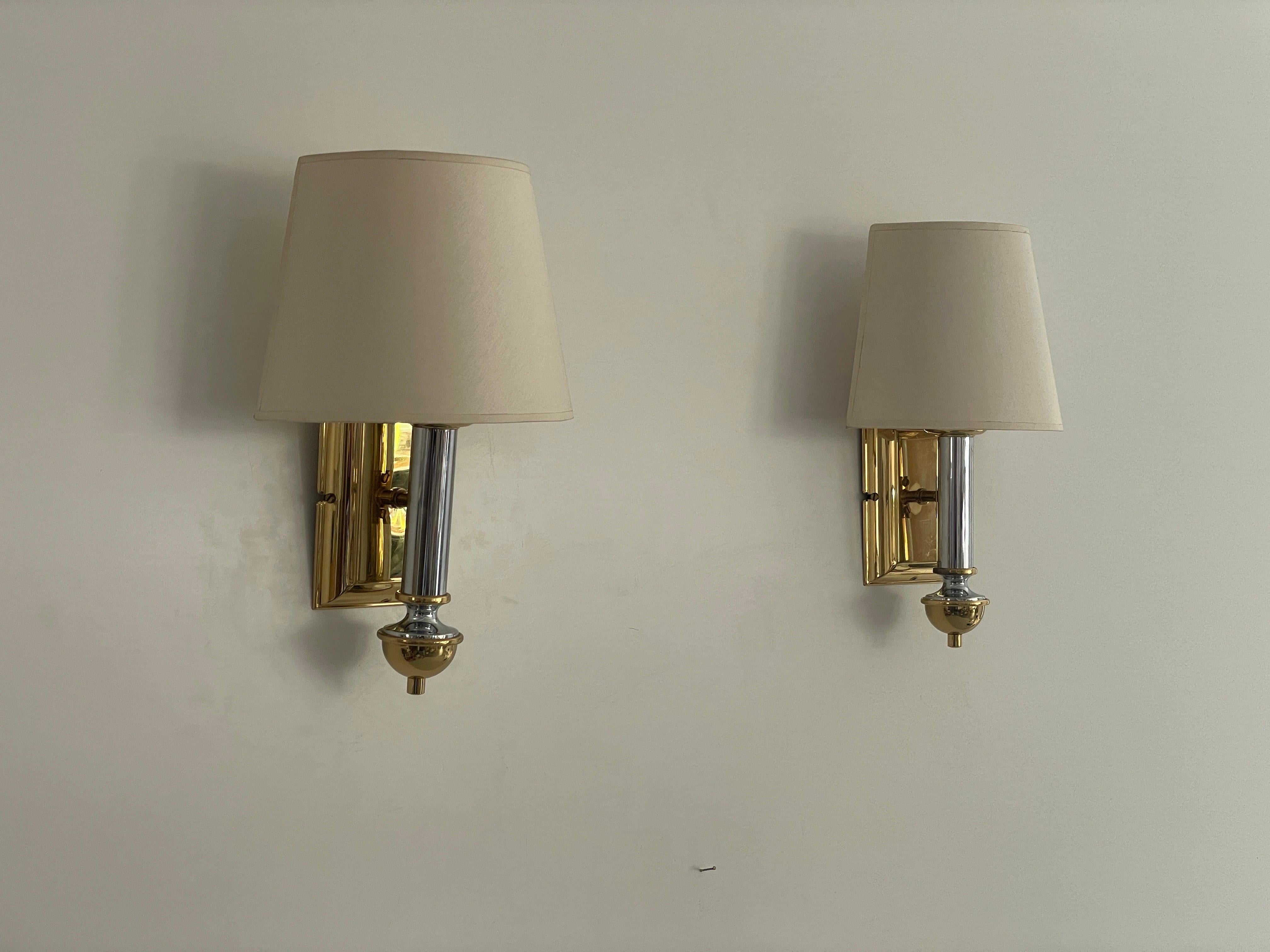 Mid-Century moderno Coppia di applique con paralume in tessuto di V.I.I.S., anni '70, Germania in vendita