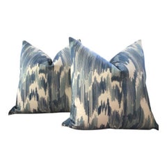 Coppia di cuscini in piuma ricamati Fabricut "Outrageous" blu oceano 22