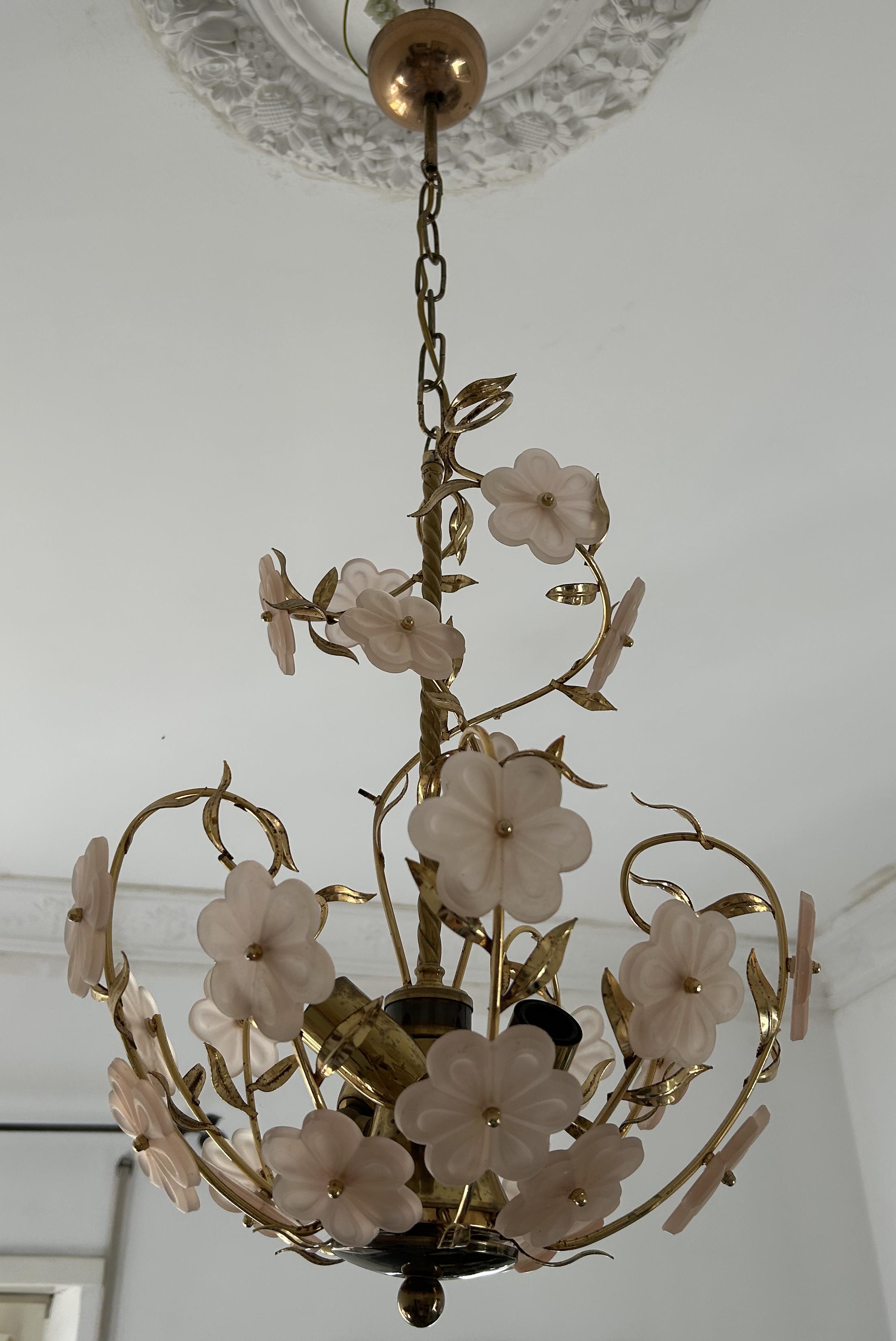 Pair of Fabulous Ballerina Pink Murano Chandeliers, 1980's In Good Condition For Sale In Budapest, HU
