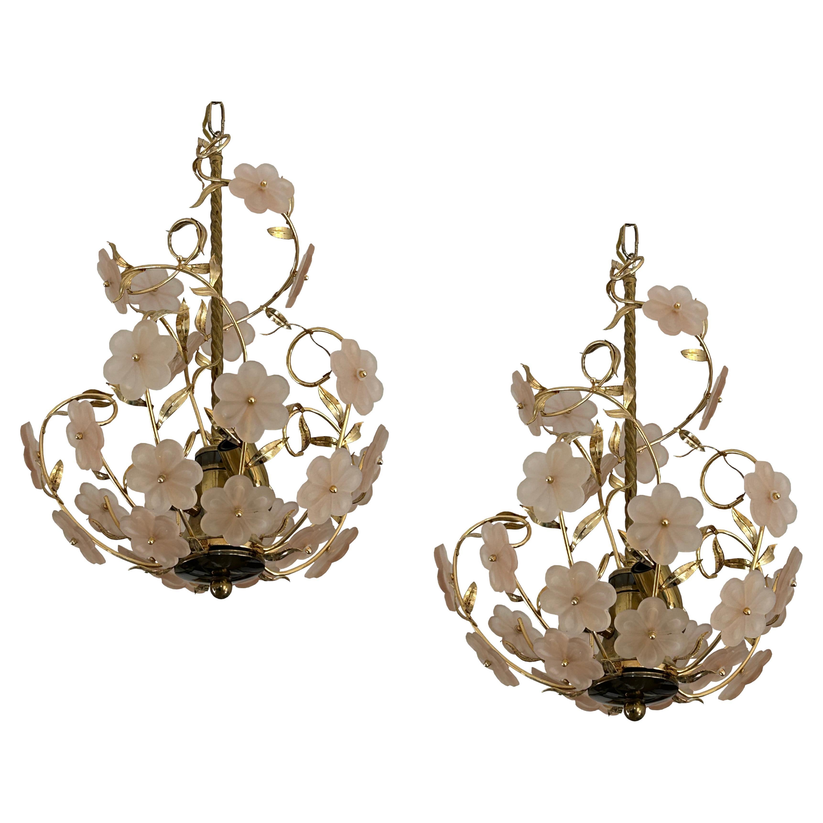 A rare pair of gorgeous Murano chandeliers. A wedding present to a couple in Rome, Italy. Well preserved and absolutely astonishing. Total length, chain included, 85 cm. Three lamp holders. 
