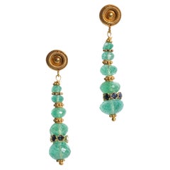 Par de pendientes de esmeralda facetada y oro de 22 quilates de Deborah Lockhart Phillips