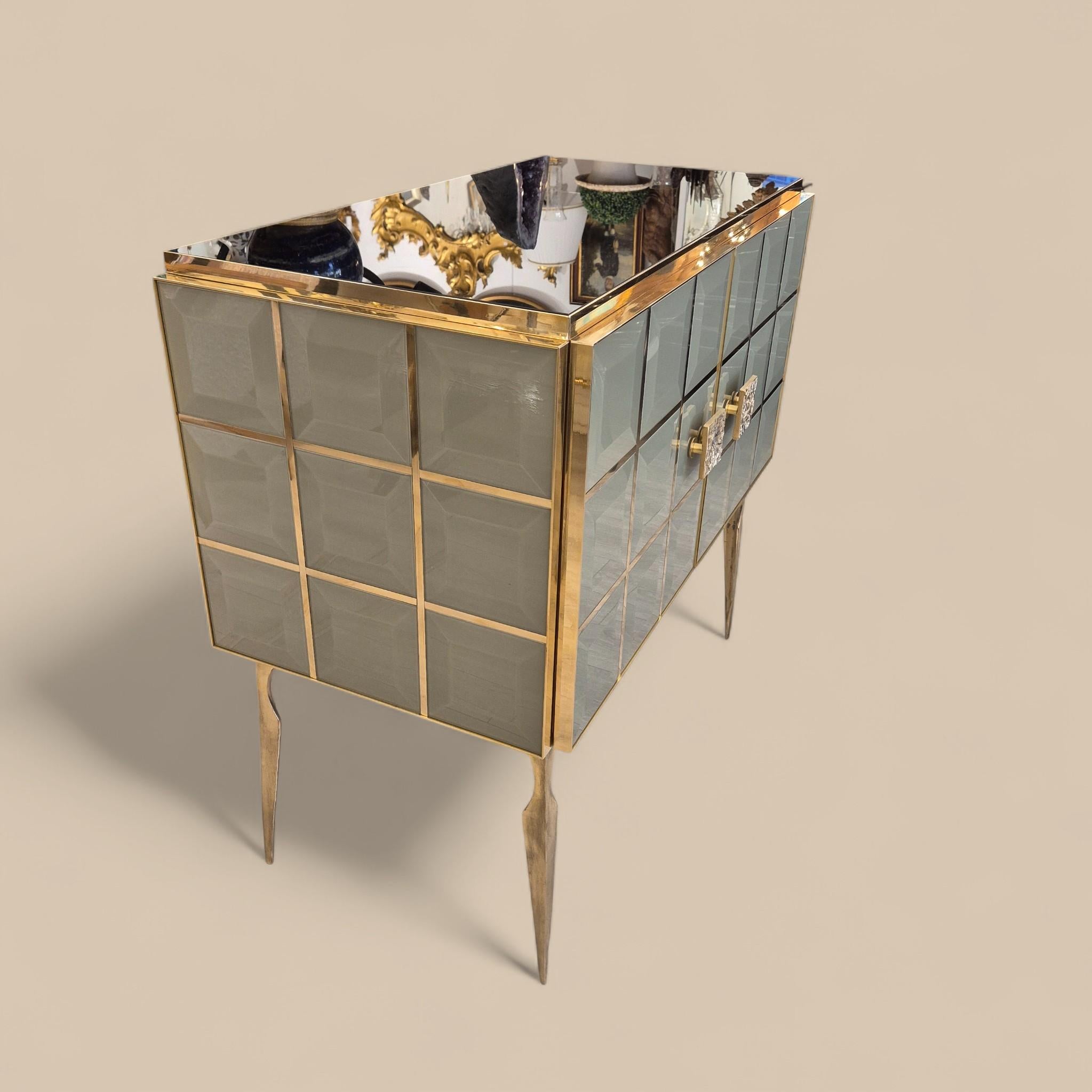 Coppia di consolle in vetro di Murano sfaccettato e ottone dorato, CIRCA 1960/70 in vendita 3