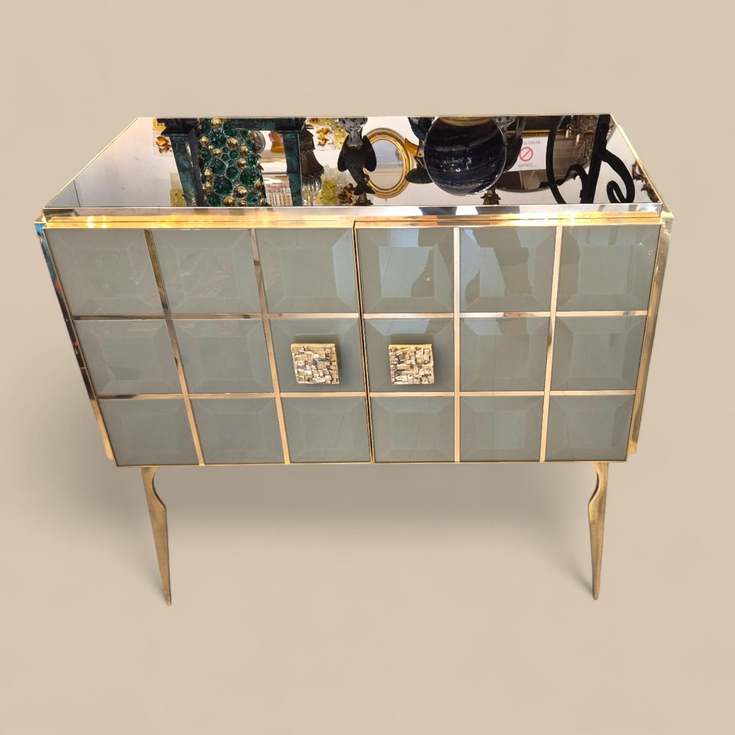 Coppia di consolle in vetro di Murano sfaccettato e ottone dorato, CIRCA 1960/70 in vendita 5