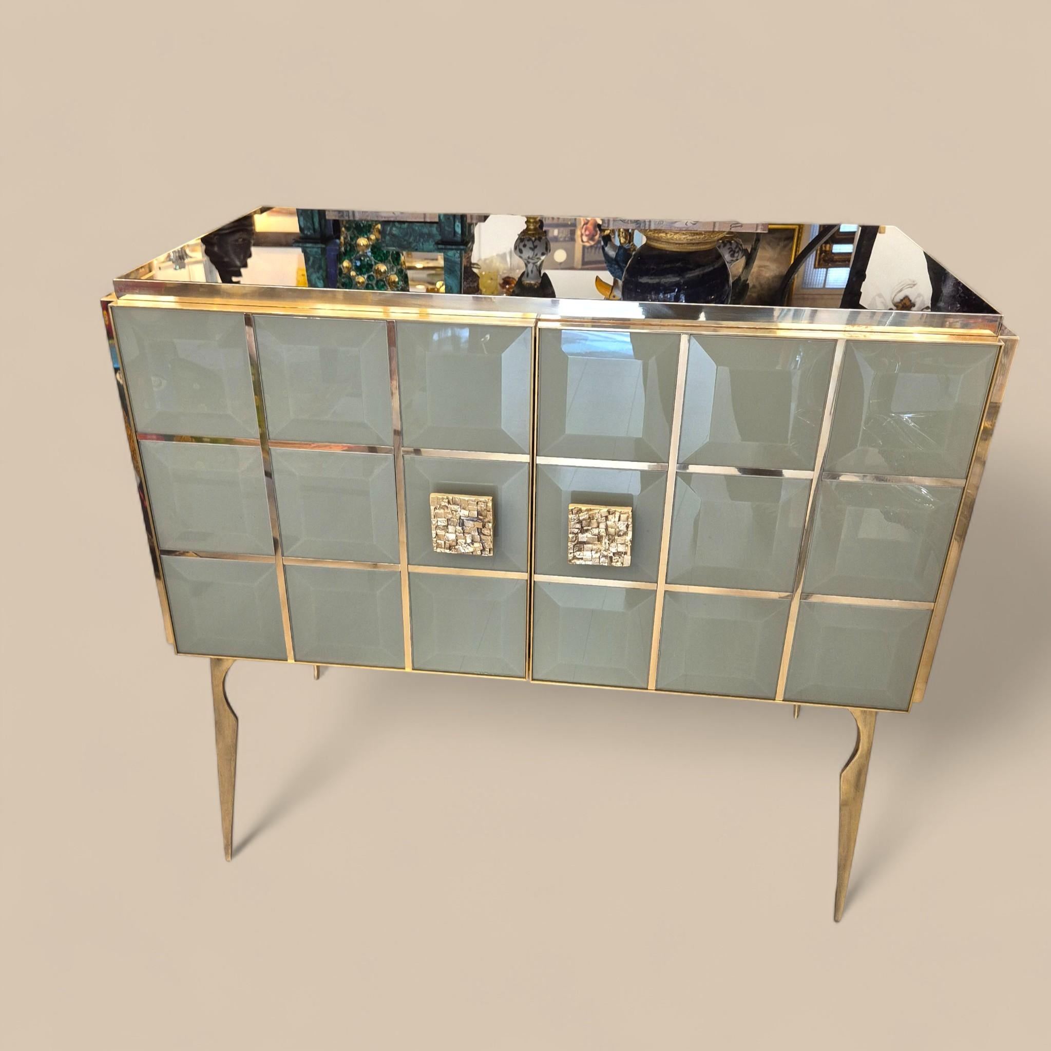 Coppia di consolle in vetro di Murano sfaccettato e ottone dorato, CIRCA 1960/70 in vendita 7