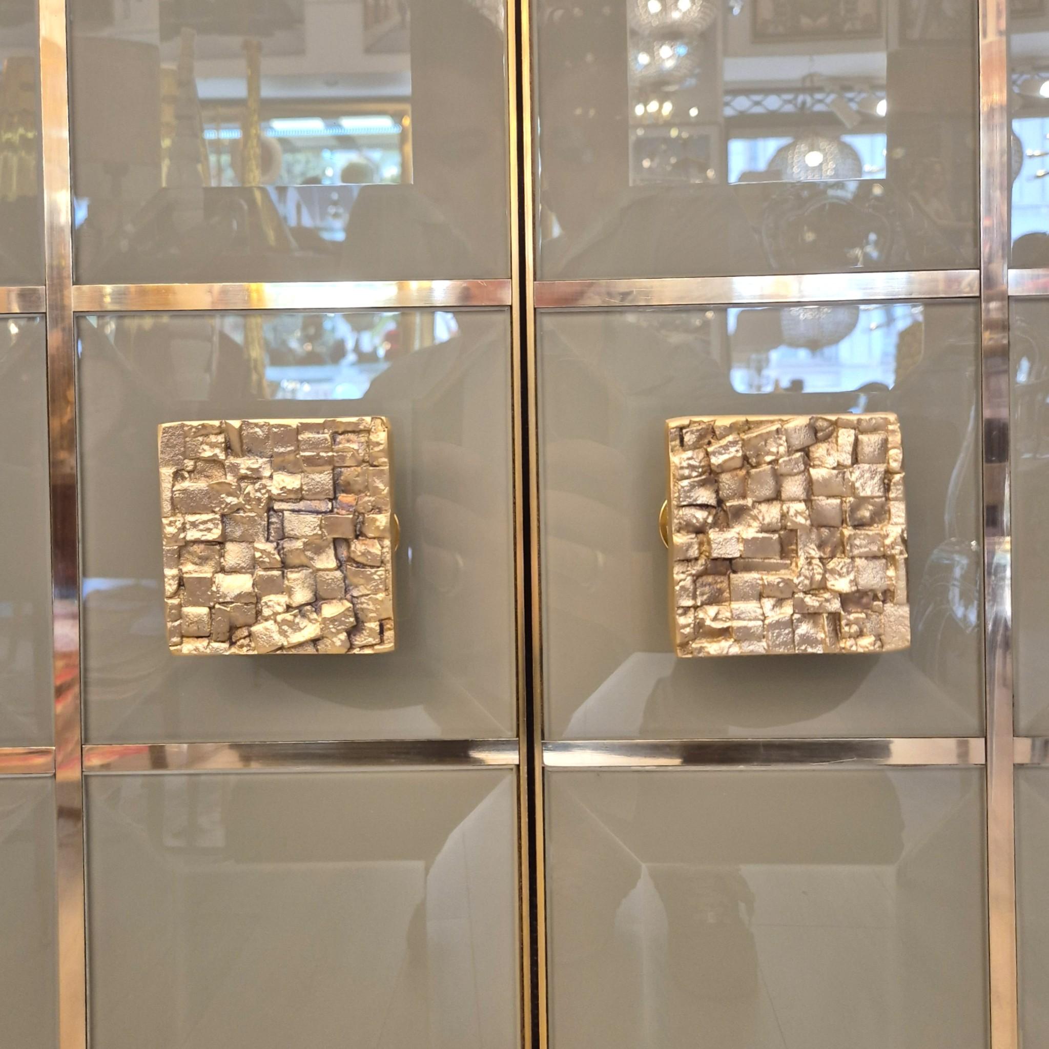 XX secolo Coppia di consolle in vetro di Murano sfaccettato e ottone dorato, CIRCA 1960/70 in vendita