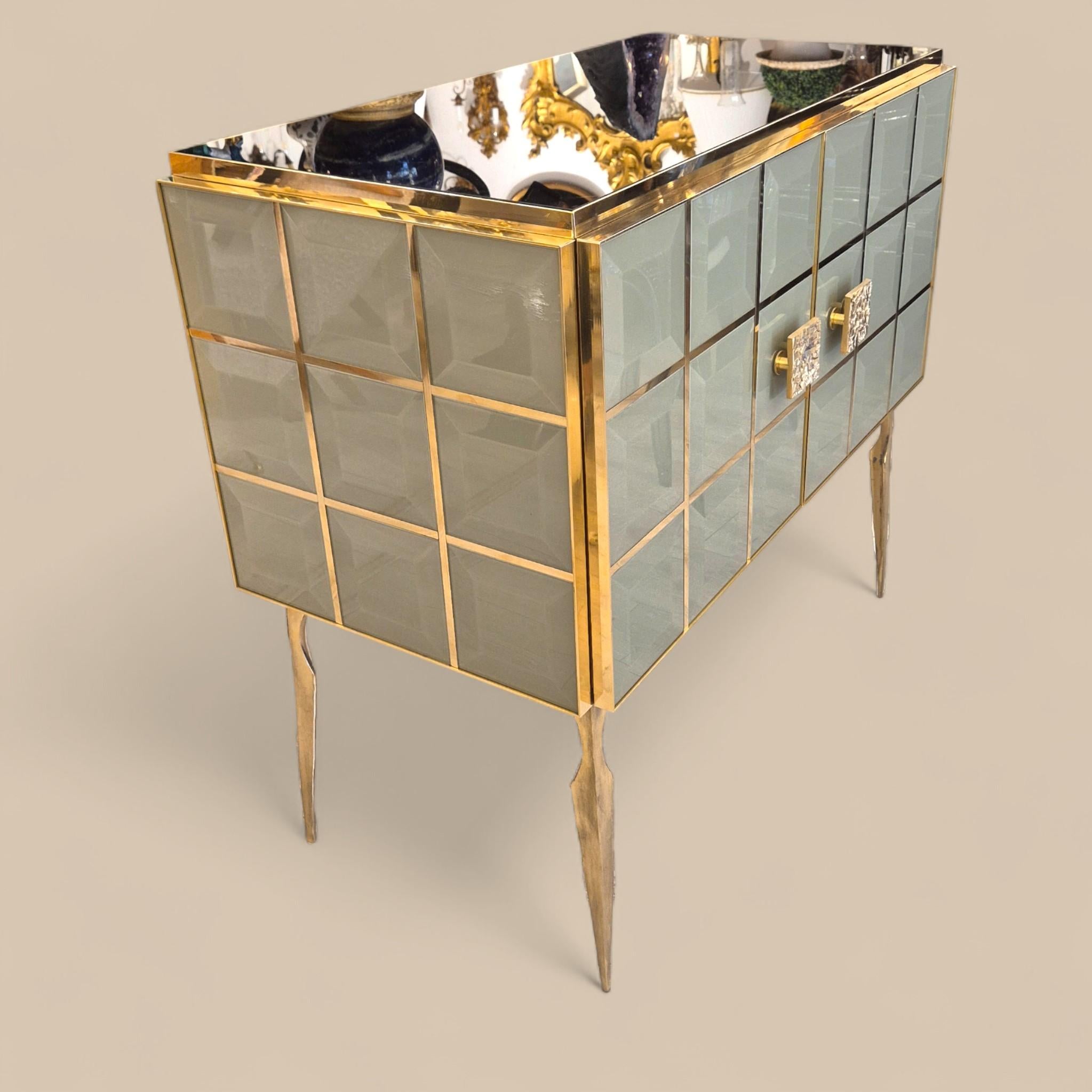 Coppia di consolle in vetro di Murano sfaccettato e ottone dorato, CIRCA 1960/70 in vendita 2