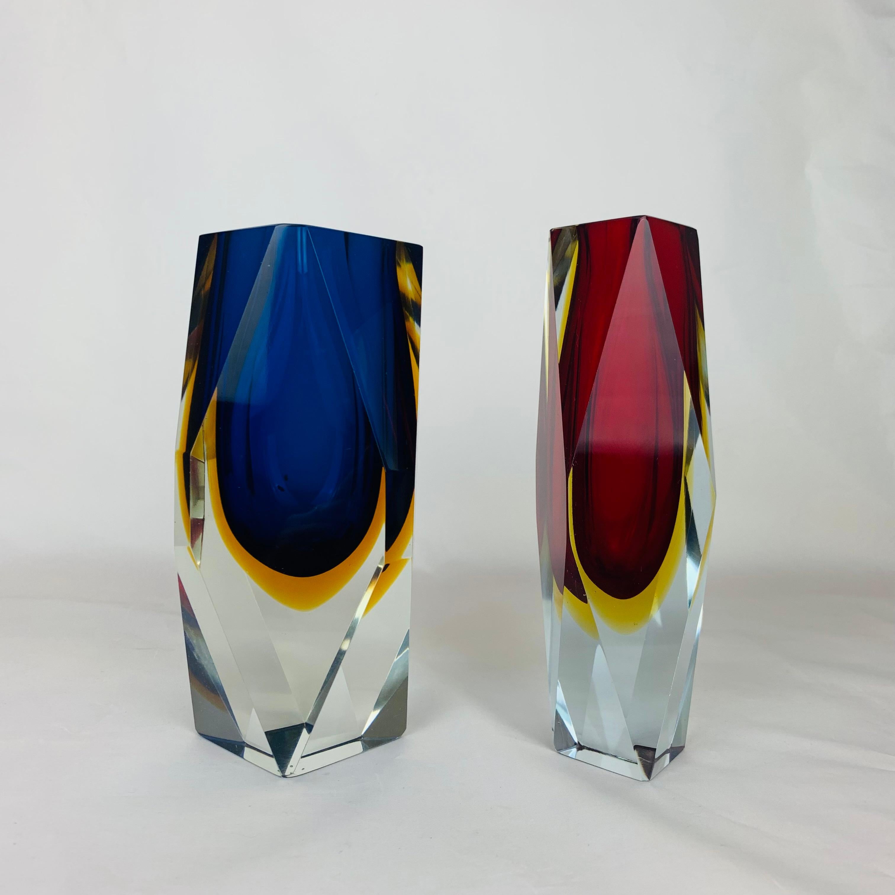 italien Paire de vases Sommerso de Murano à facettes par Alessandro Mandruzzato en vente