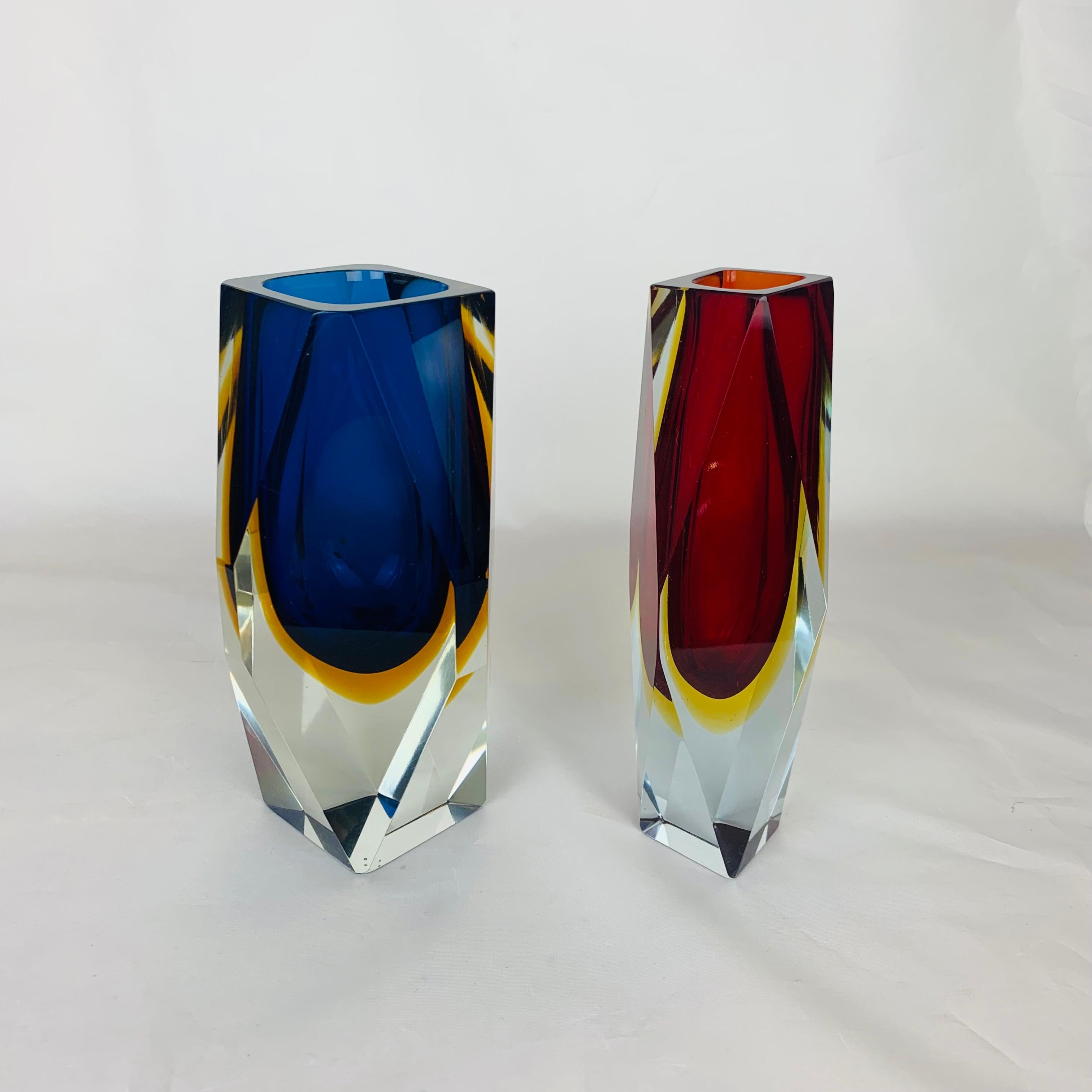 Paire de vases Sommerso de Murano à facettes par Alessandro Mandruzzato Bon état - En vente à BELFORT, FR