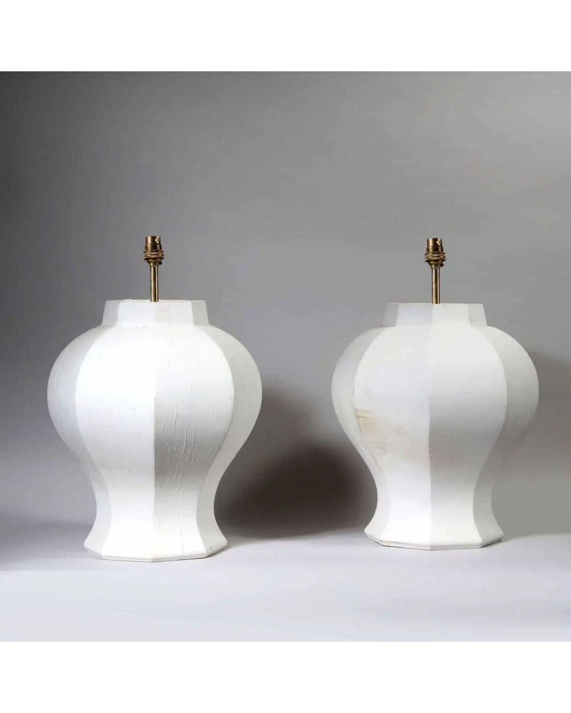 Paar facettierte achteckige Holzlampen (Adamstil) im Angebot