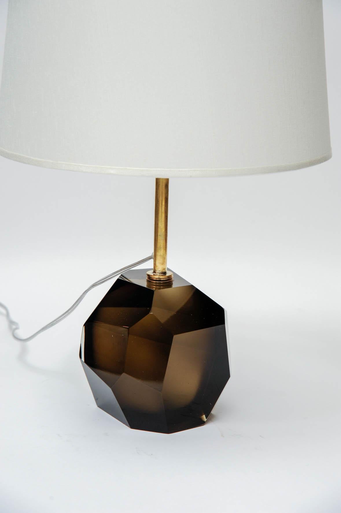 Pair of Faceted Smoked Glass with Brass Setting Table Lamps In Excellent Condition In Saint-Ouen, IDF