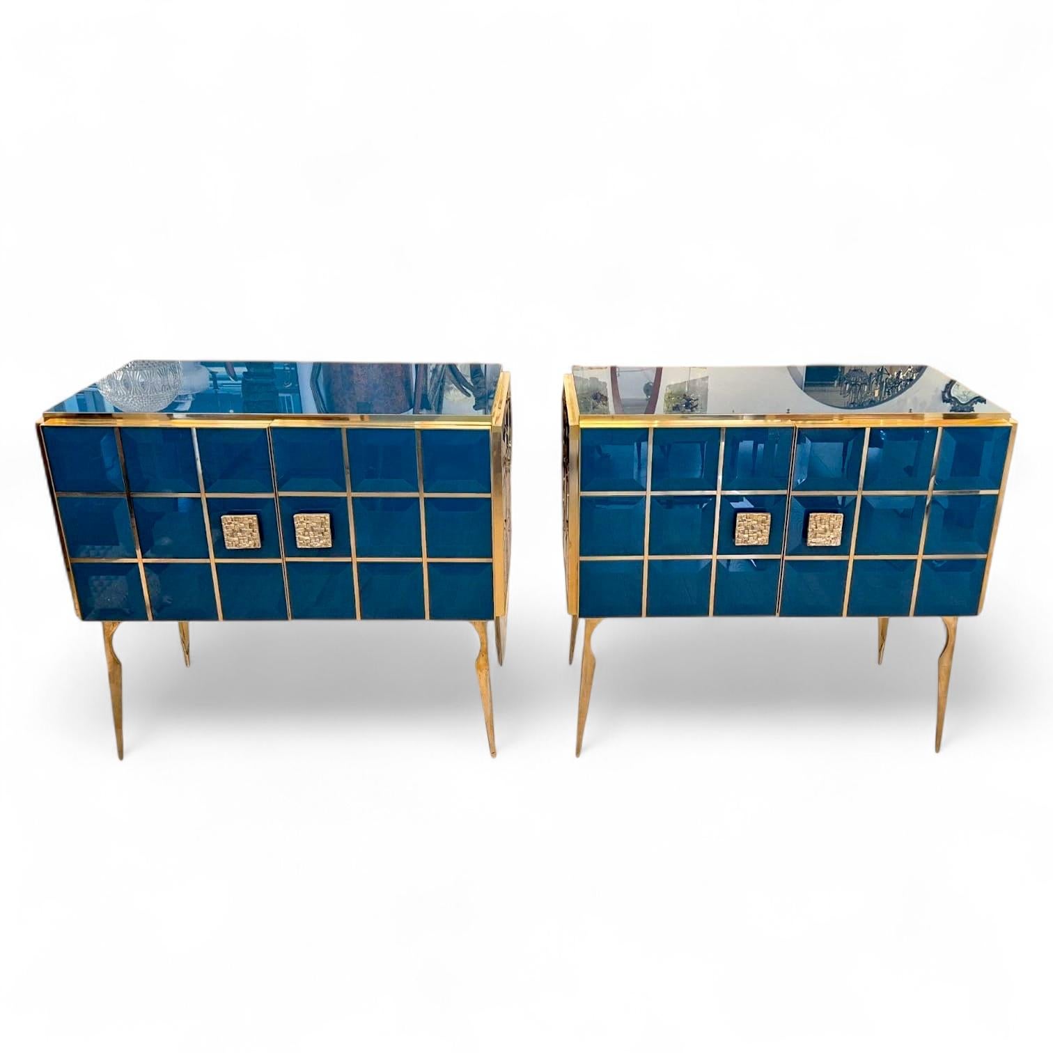 Pair of Faceted Turquoise Murano Glass and Gilded Brass Consoles, Art Deco Style, Murano, Italy, Circa 1960/1970

Introduce Italian elegance into your interior with this exceptional pair of faceted Murano glass and gilded brass consoles, crafted in