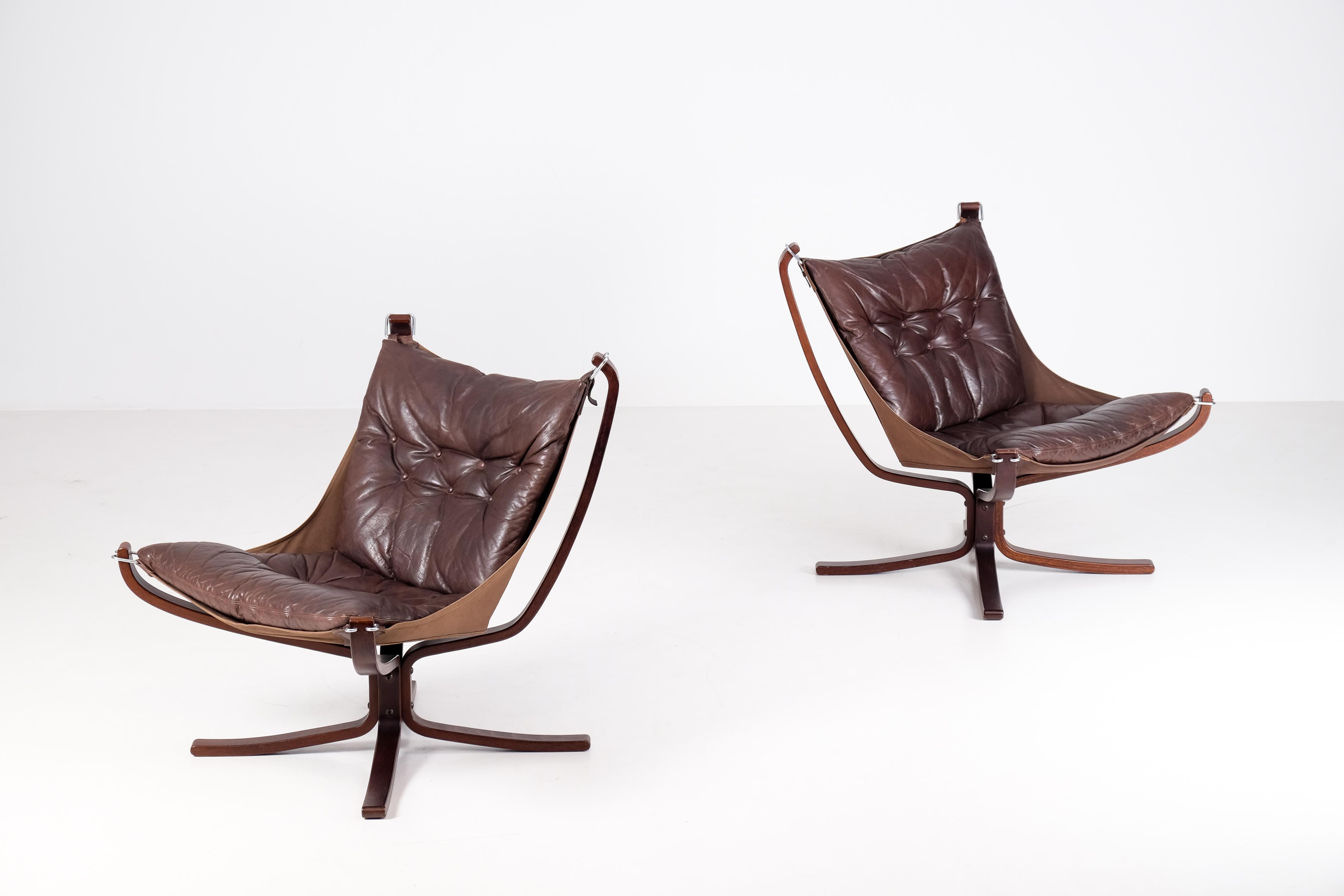 Norwegian Falcon chairs in brown leather by Sigurd Ressel, Norway, 1970s. 
Very good vintage condition with small signs of usage and patina. 
Please note: Set of 4 available. Listed price is for a pair (2 chairs).


