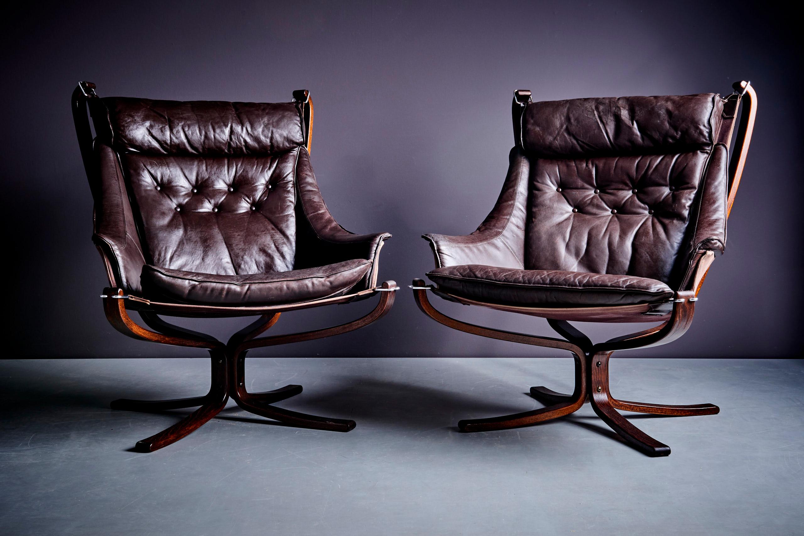 Leather Pair of Falcon Chairs with stool by Sigurd Ressell Norway - 1970s For Sale