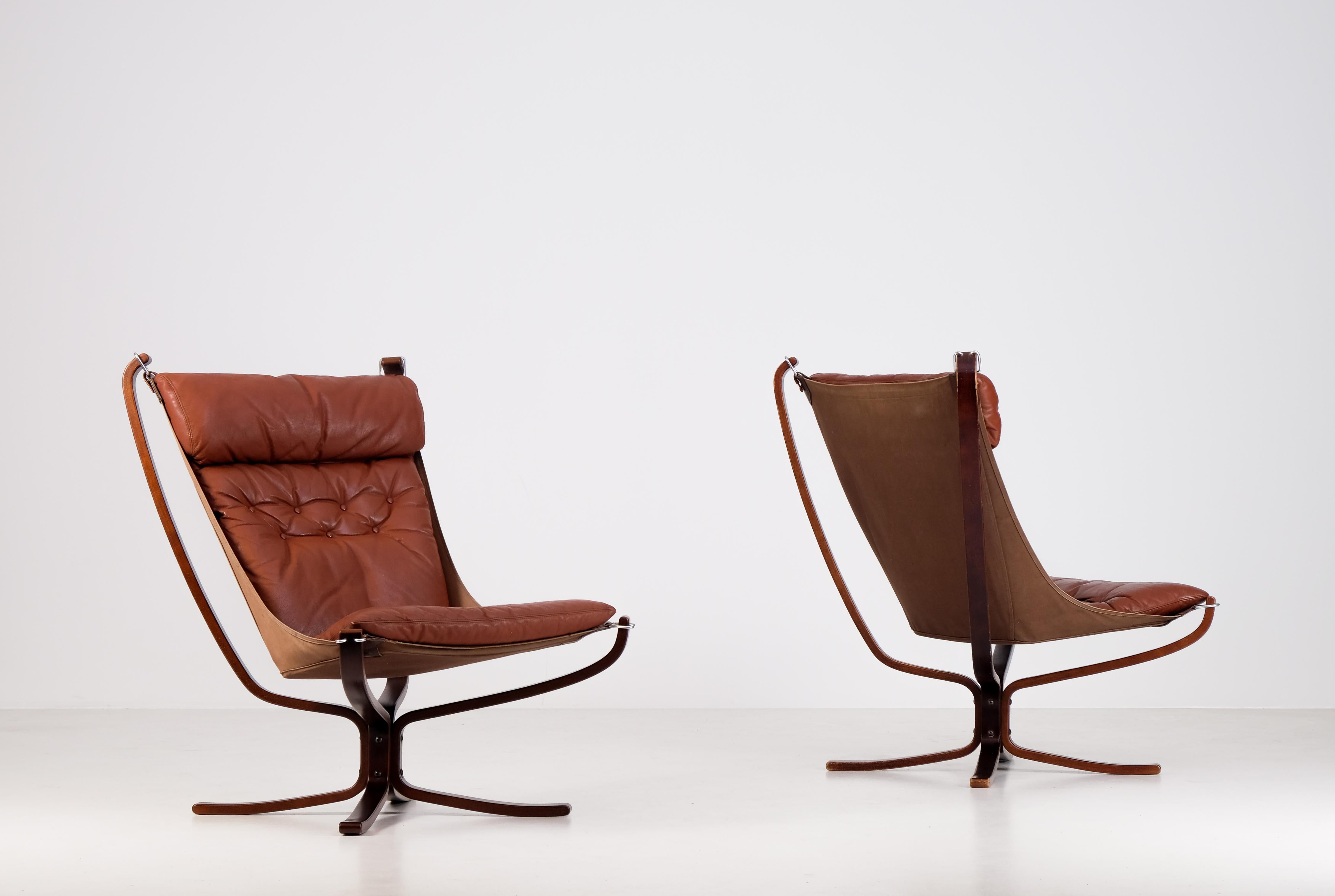 Easy Chairs „Falcon“ von Sigurd Resell, Norwegen, 1970er Jahre, Paar im Angebot 3