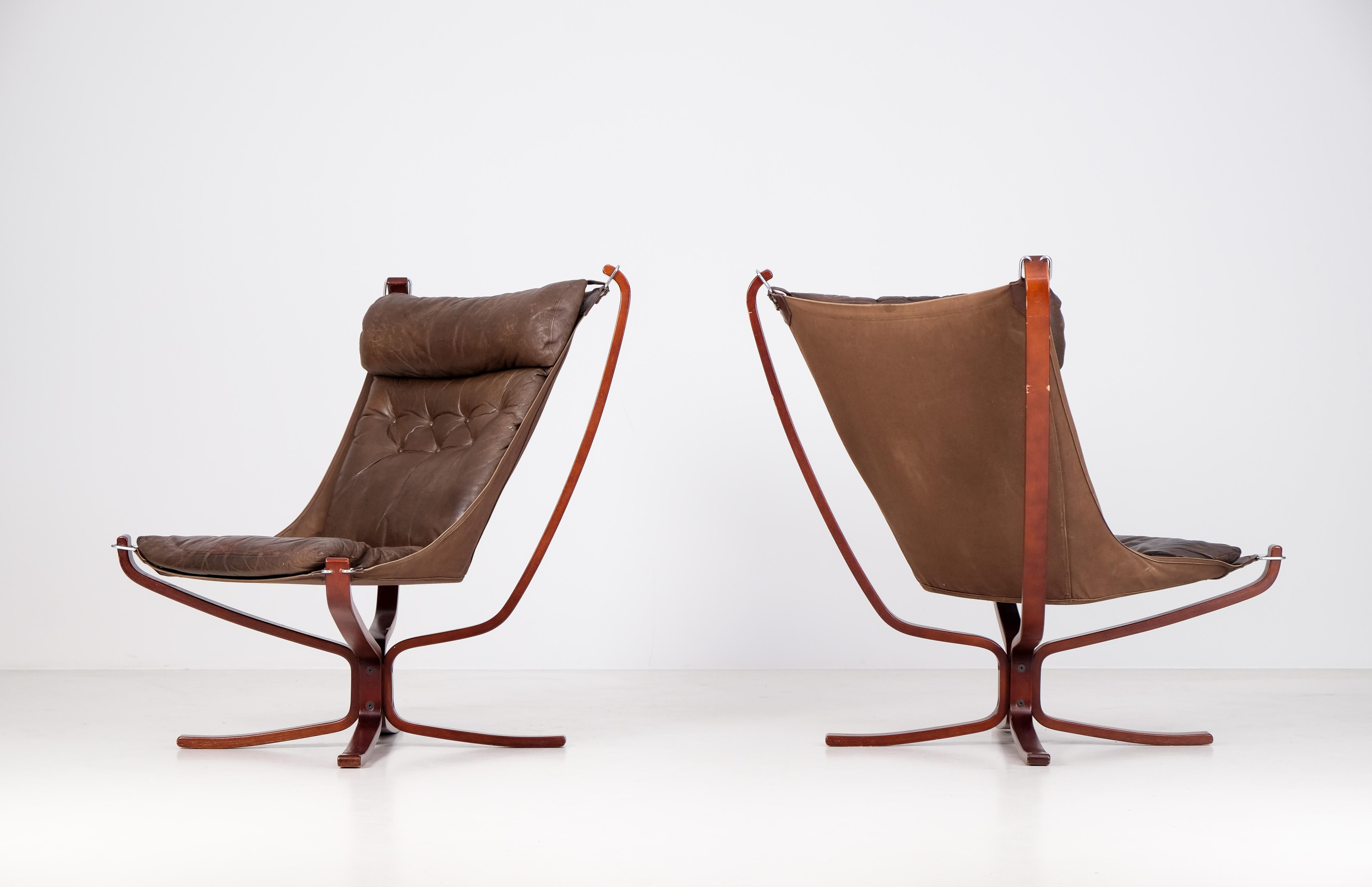 Easy Chairs „Falcon“ von Sigurd Resell, Norwegen, 1970er Jahre, Paar im Zustand „Gut“ im Angebot in Stockholm, SE
