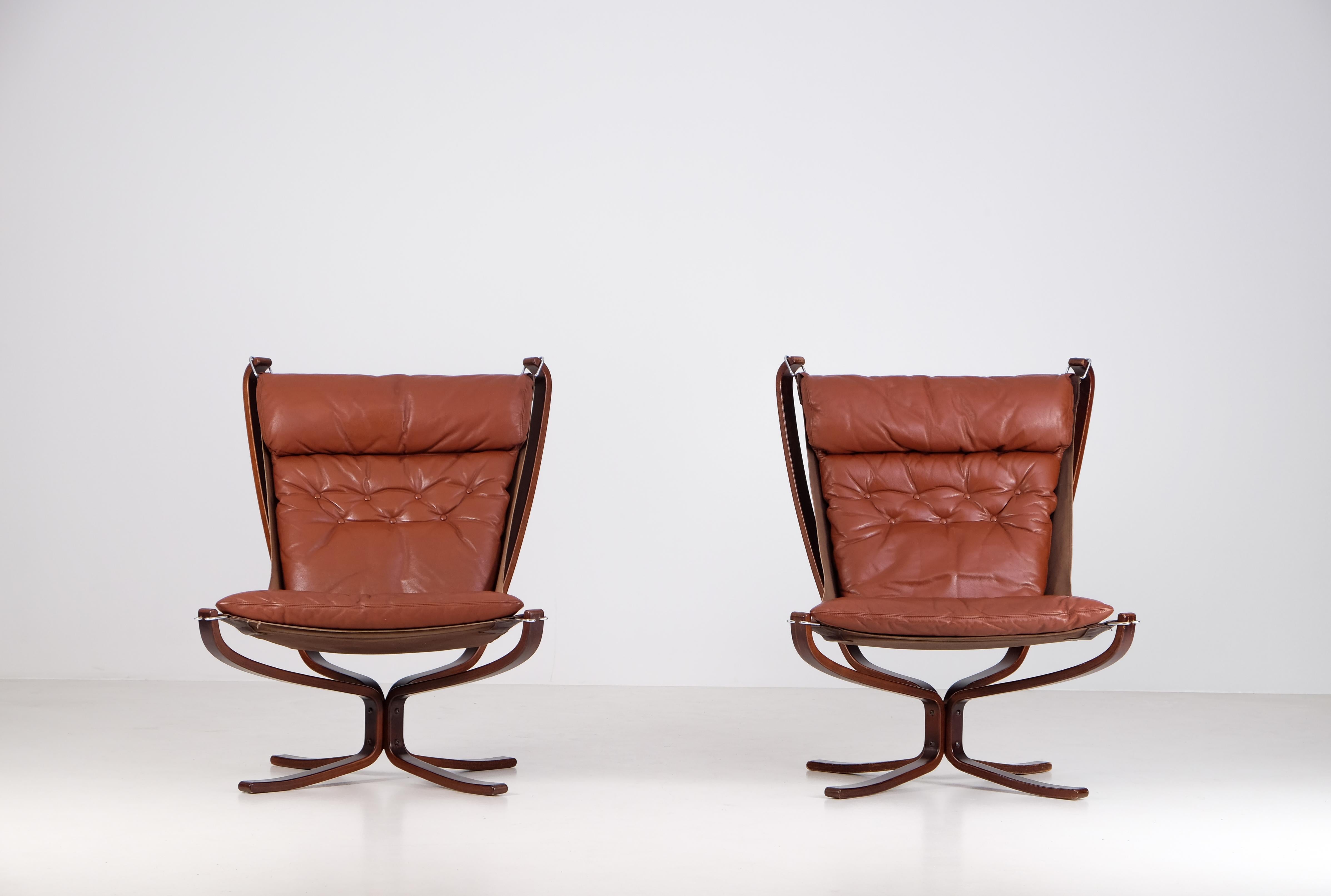 Easy Chairs „Falcon“ von Sigurd Resell, Norwegen, 1970er Jahre, Paar (Leder) im Angebot