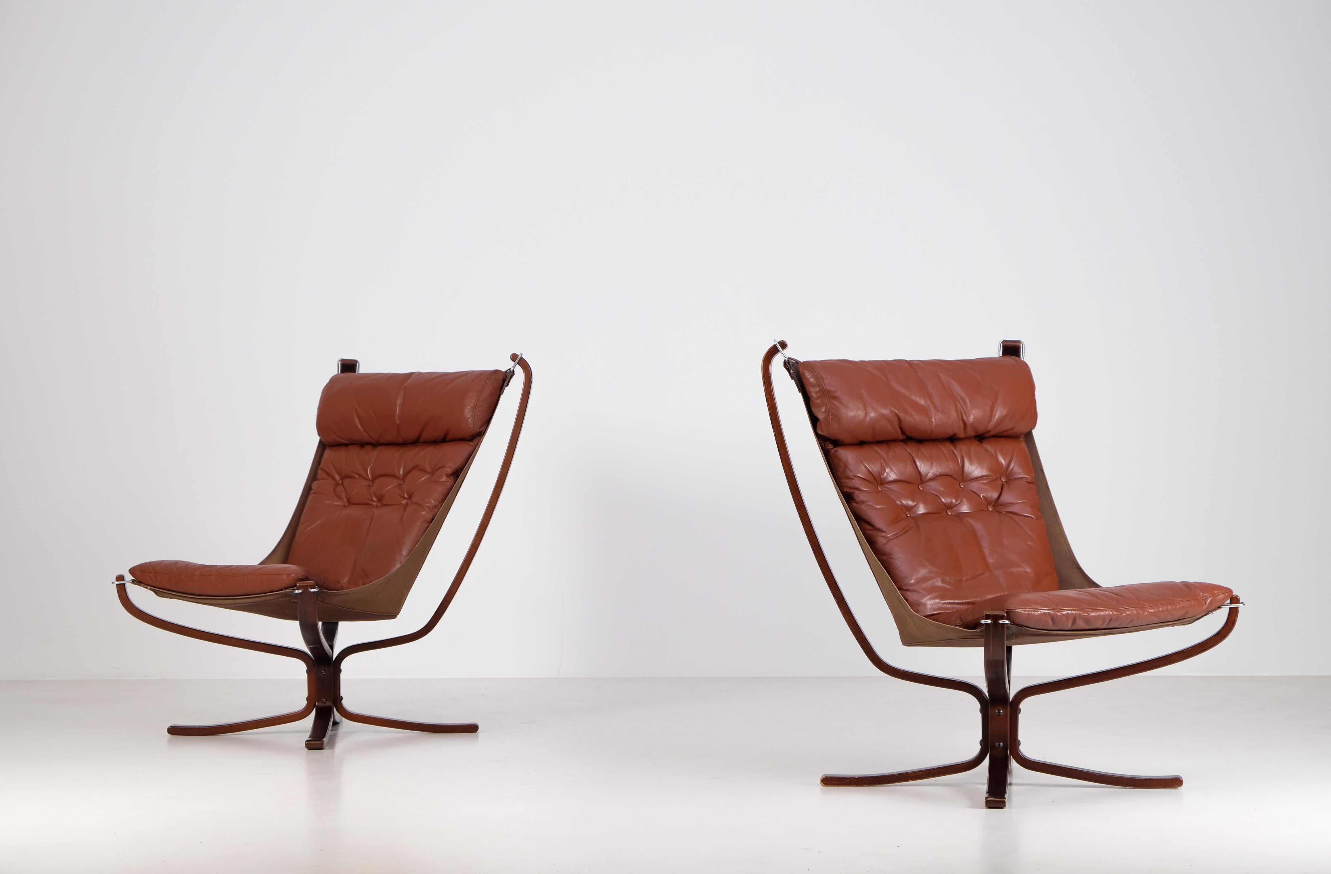 Easy Chairs „Falcon“ von Sigurd Resell, Norwegen, 1970er Jahre, Paar im Angebot 1