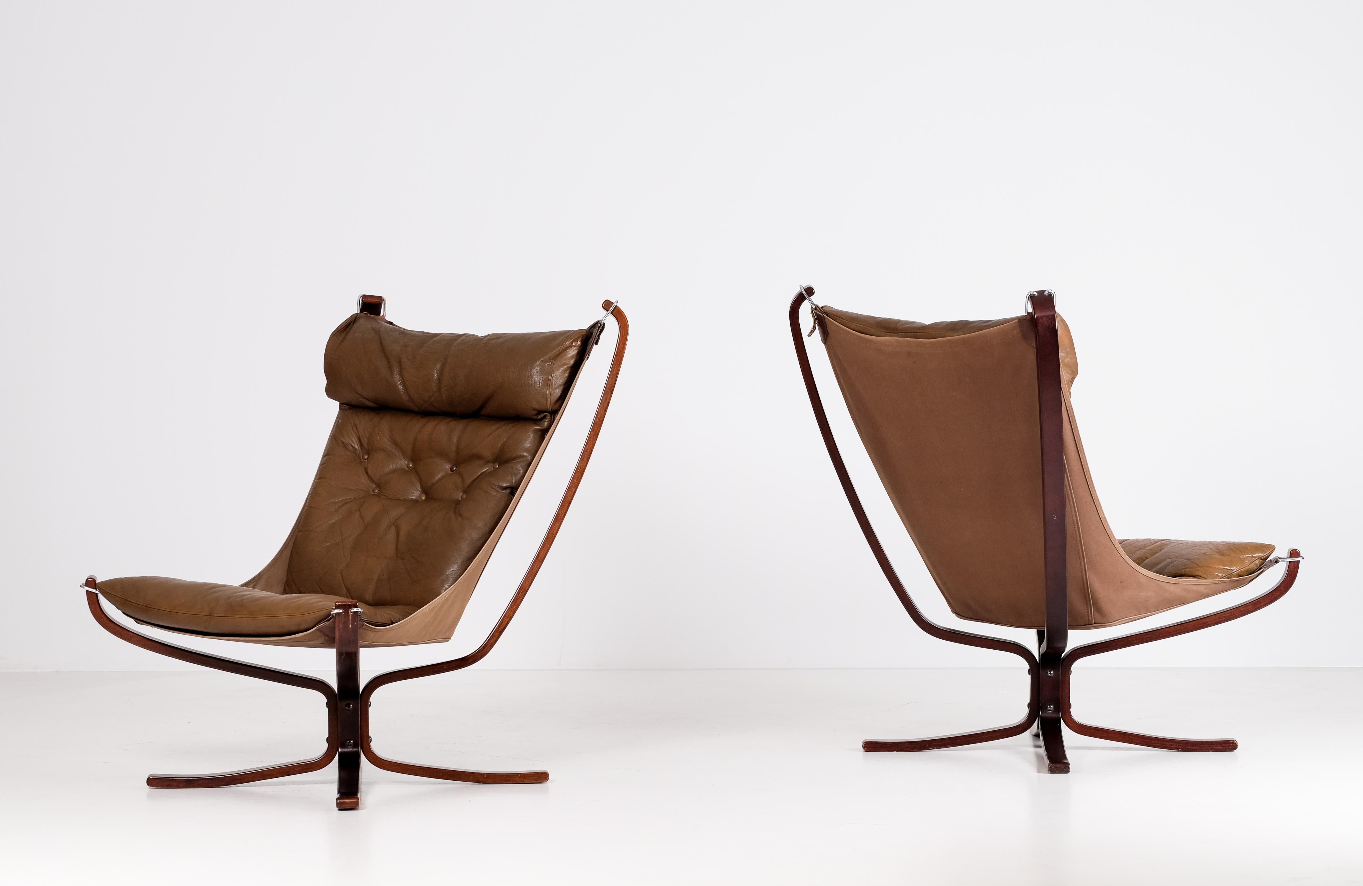 Easy Chairs „Falcon“ von Sigurd Resell, Norwegen, 1970er Jahre, Paar im Angebot 1