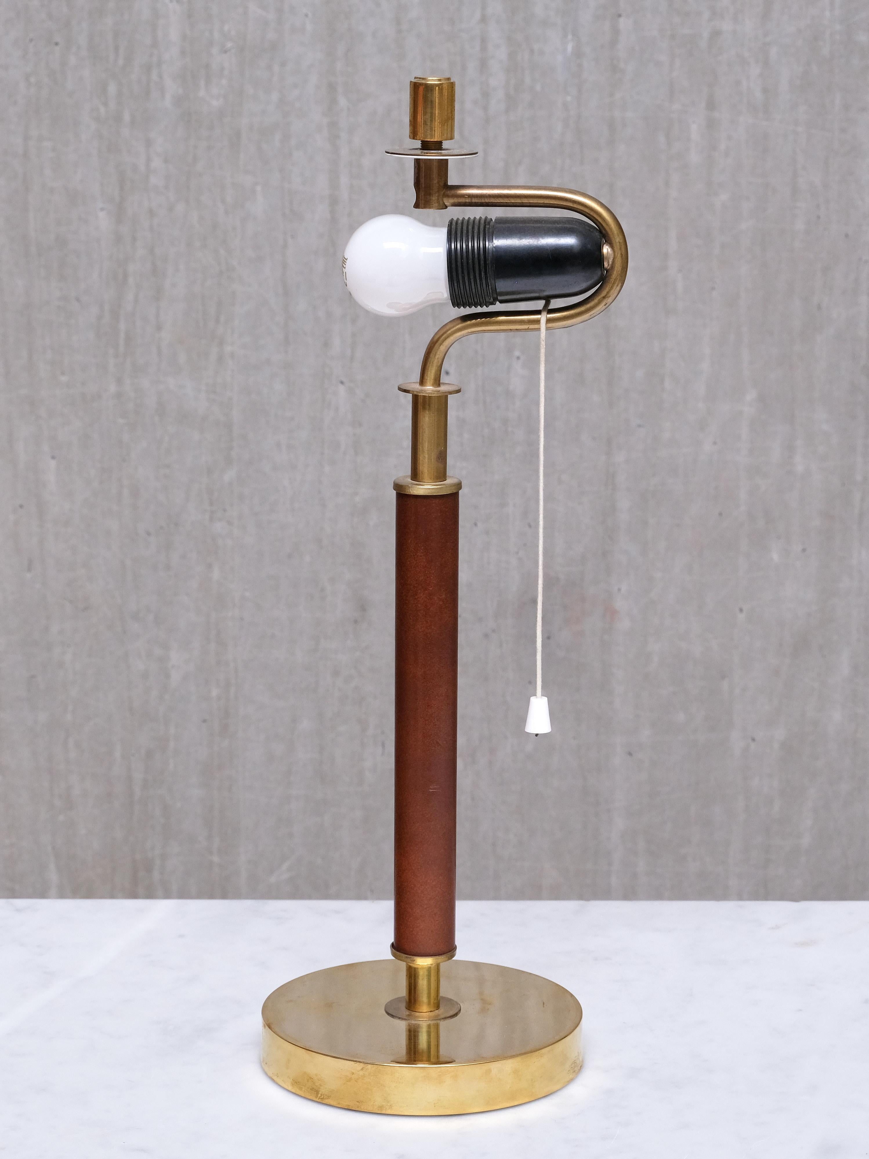 Paire de lampes de table Falkenbergs Belysning 6422, laiton et cuir, Suède, années 1950 en vente 5