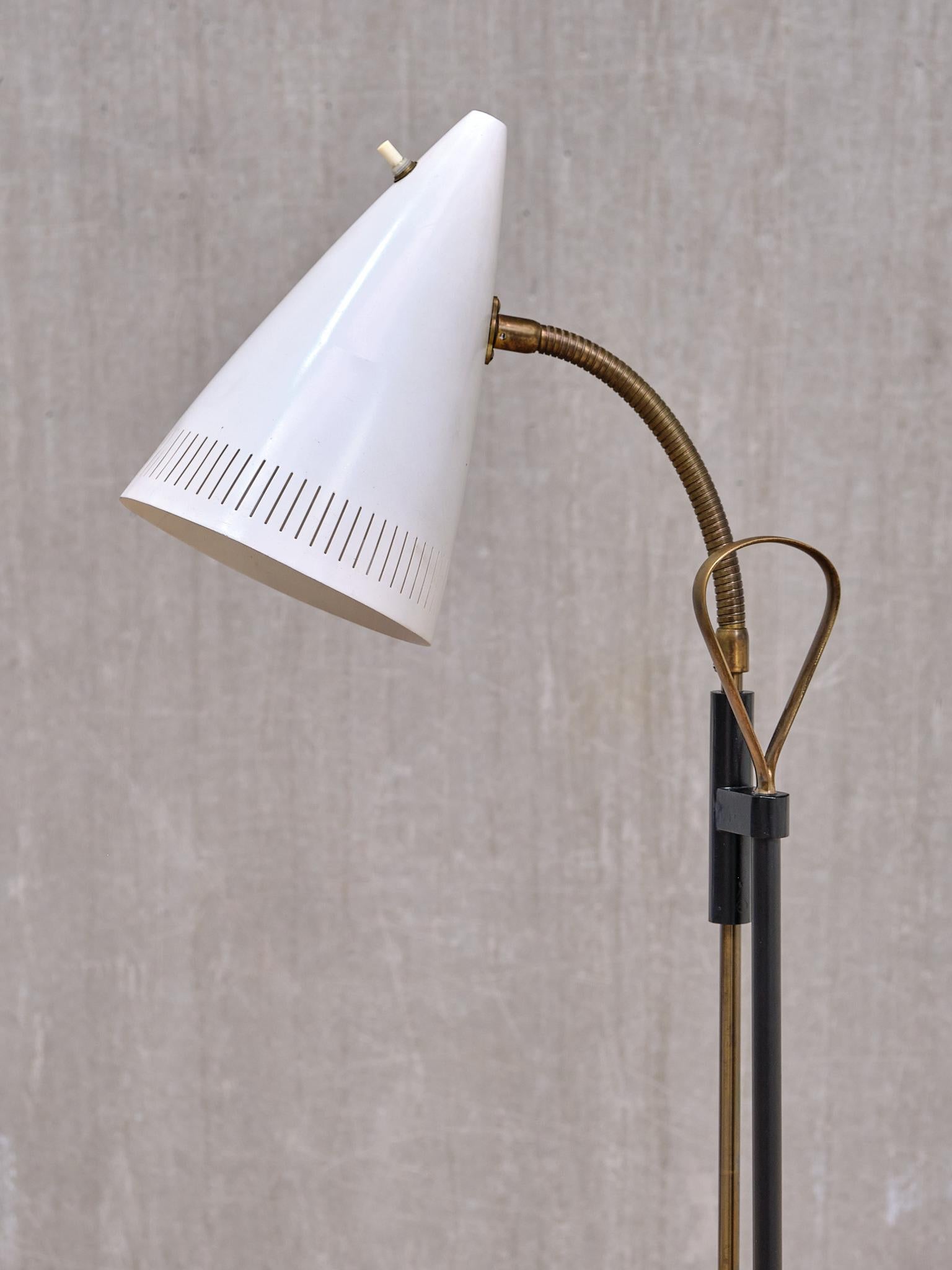 Paire de lampadaires réglables Falkenbergs Belysning, modèle 7070, Suède, années 1960 en vente 5
