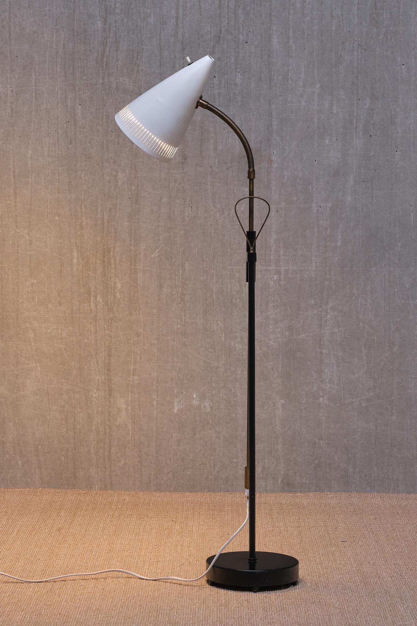 Paire de lampadaires réglables Falkenbergs Belysning, modèle 7070, Suède, années 1960 en vente 7