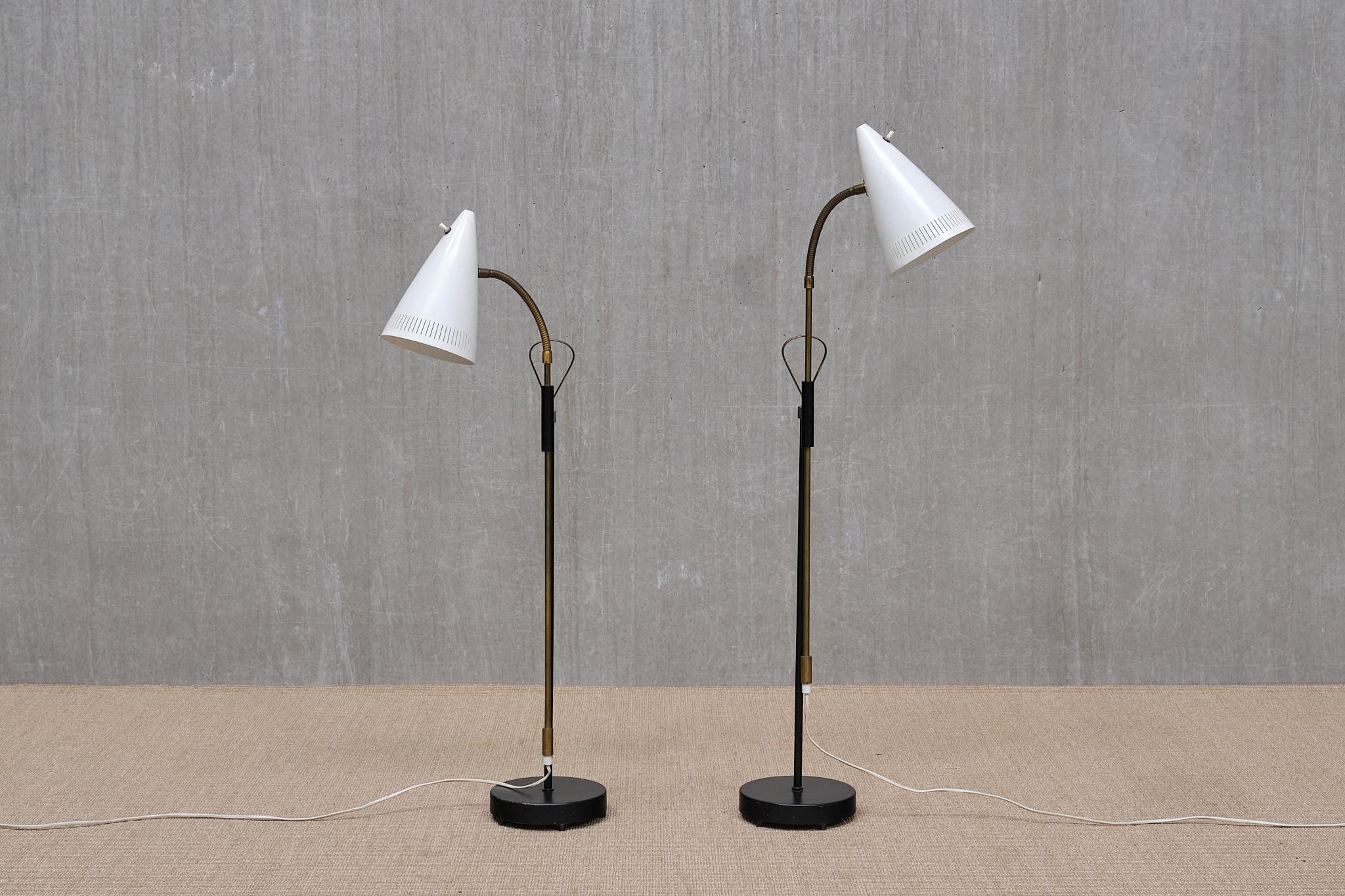 Paire de lampadaires réglables Falkenbergs Belysning, modèle 7070, Suède, années 1960 en vente 12